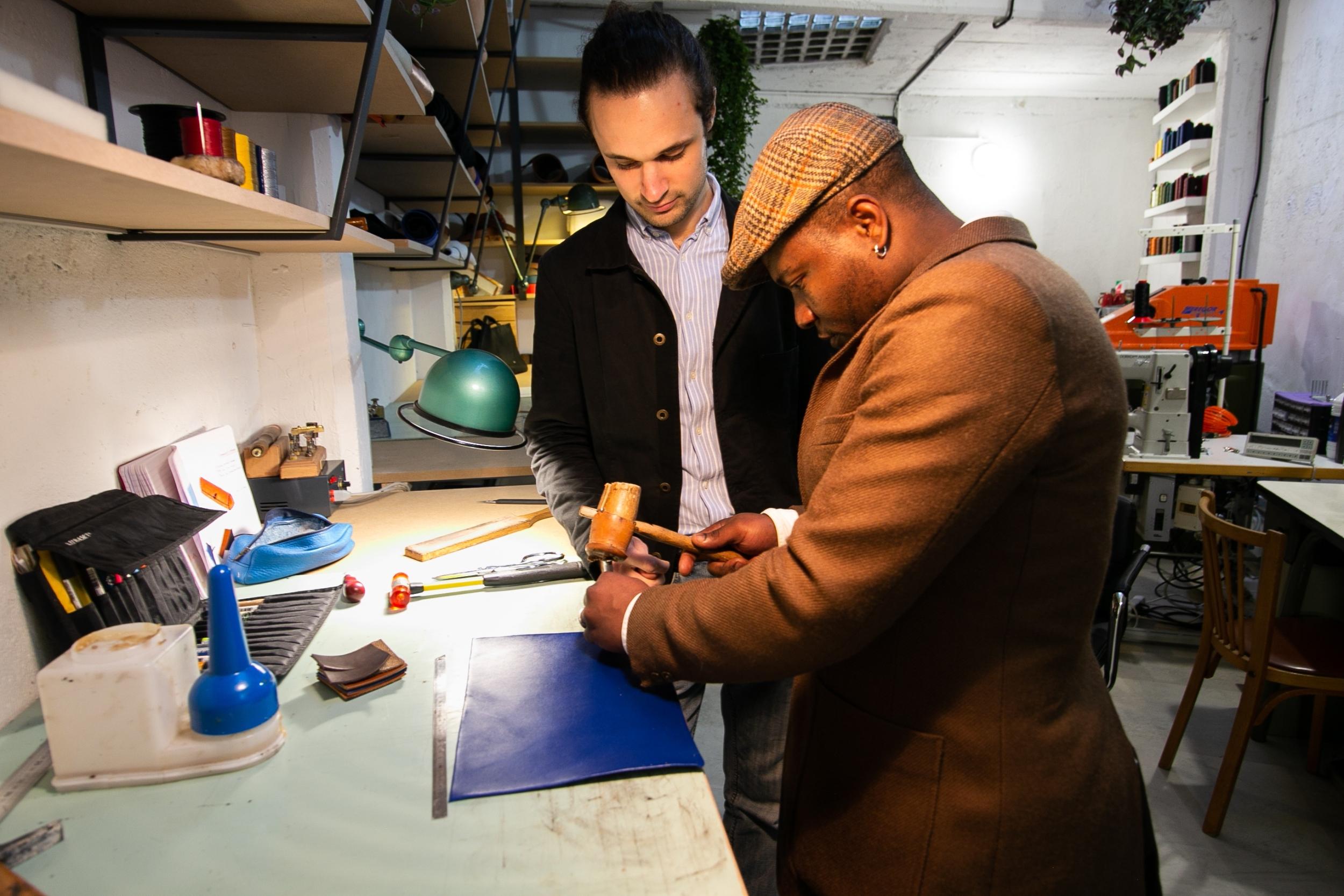 Fabriquez votre sac à main en cuir avec Gilles et Julie - Afbeelding nr. 7 - Wecandoo