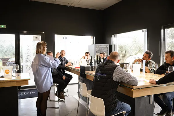 Défiez votre équipe et assemblez vos cuvées de vin avec Maud - Image n°4 - Wecandoo