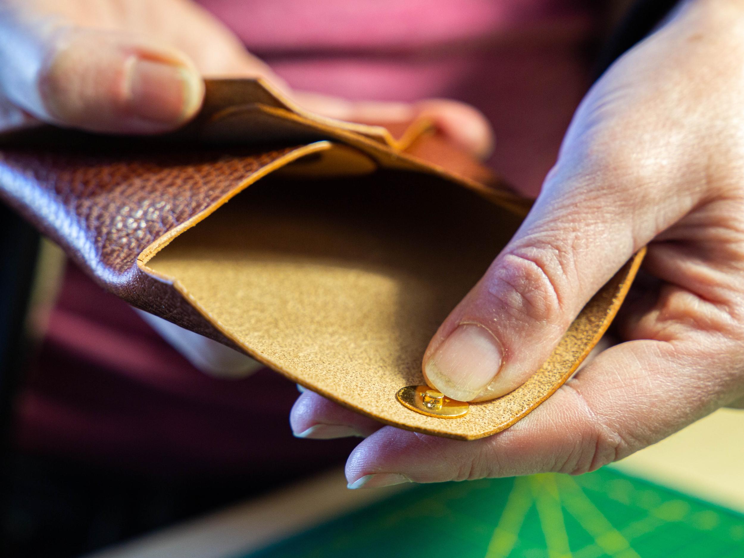 Réalisez votre pochette et votre porte-clés en cuir avec Vivien - Image n°8 - Wecandoo