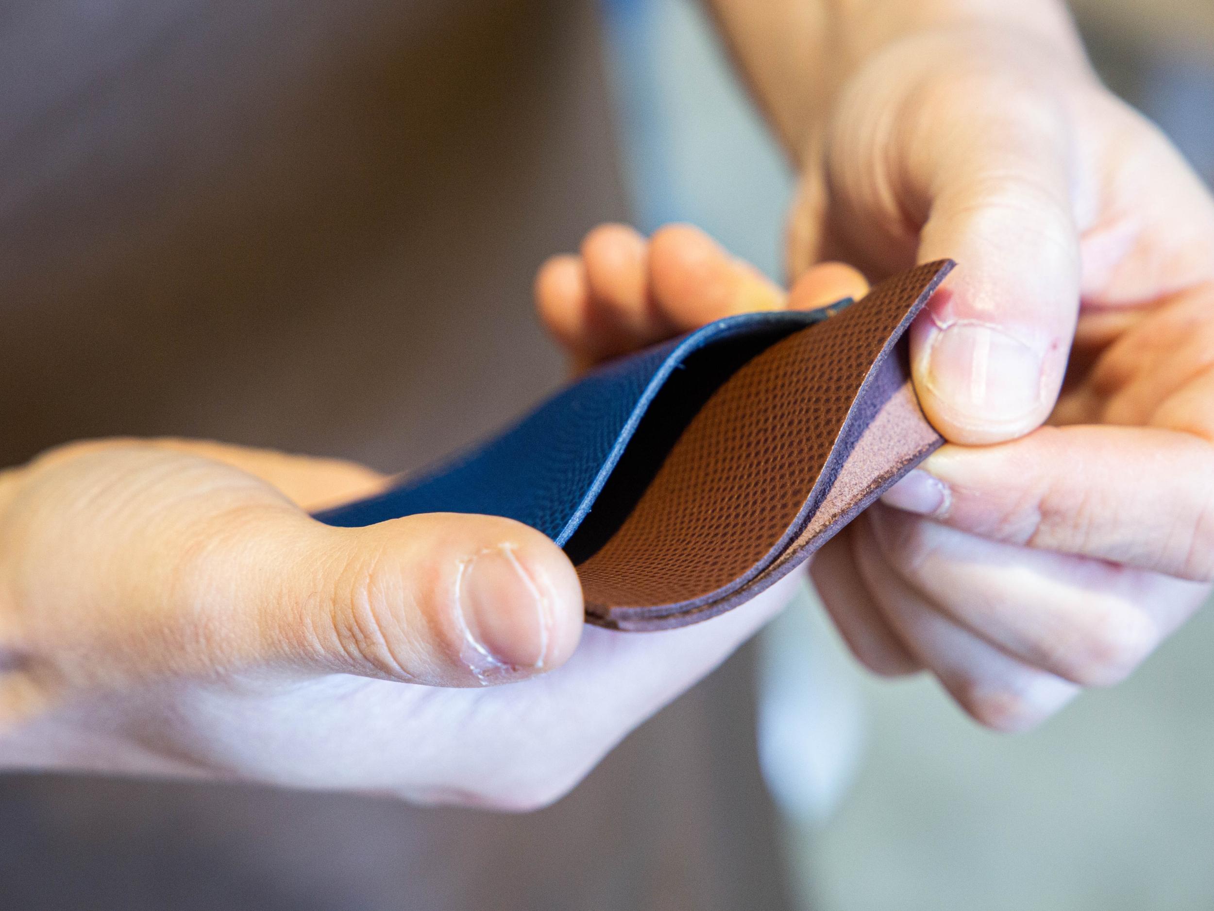 Réalisez votre porte-cartes en cuir avec Vivien - Image n°8 - Wecandoo