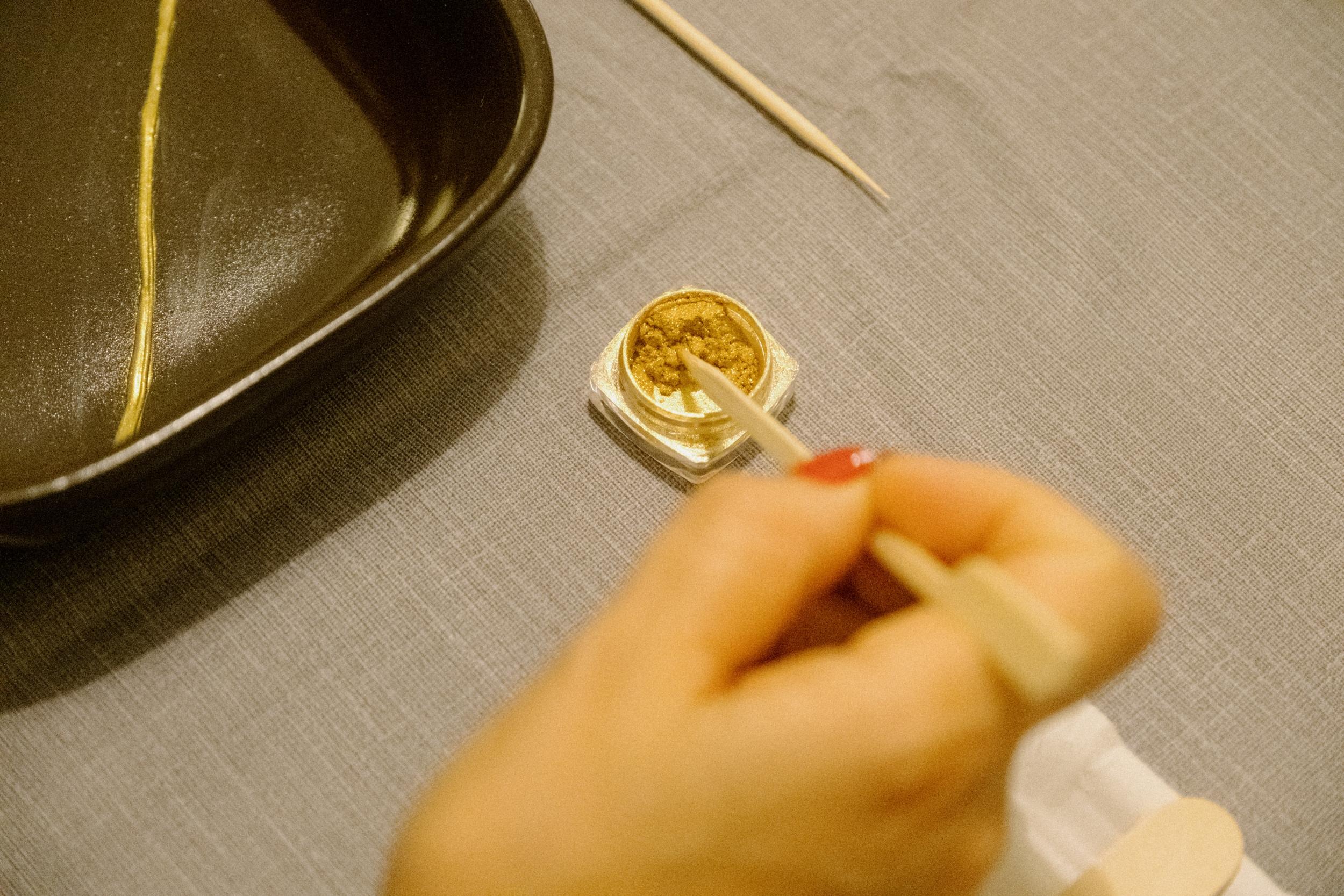 Initiez-vous à l'art du kintsugi avec Nadèje - Afbeelding nr. 2 - Wecandoo