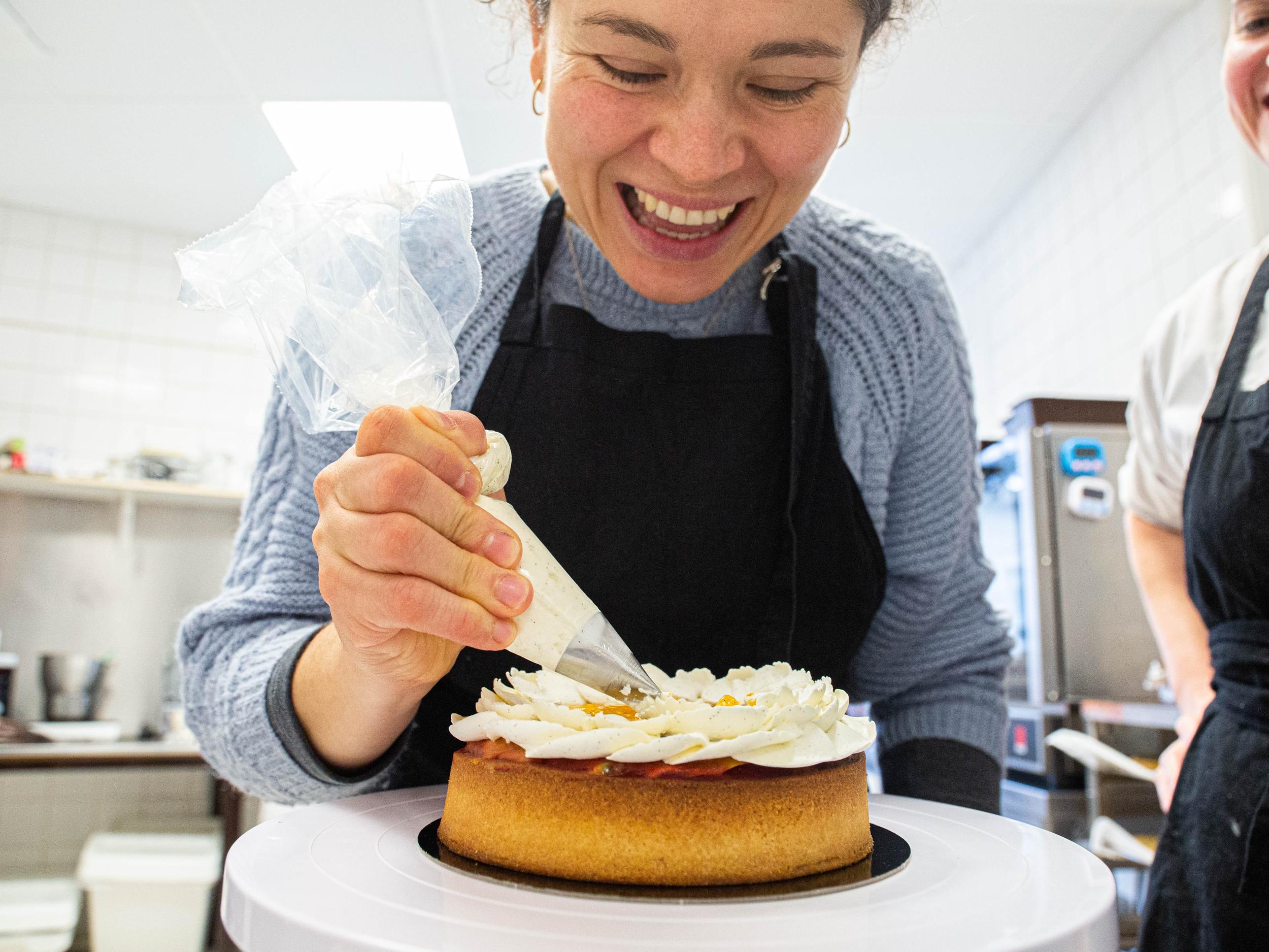 Réalisez une tarte pâtissière gourmande avec Chloé - Image n°6 - Wecandoo