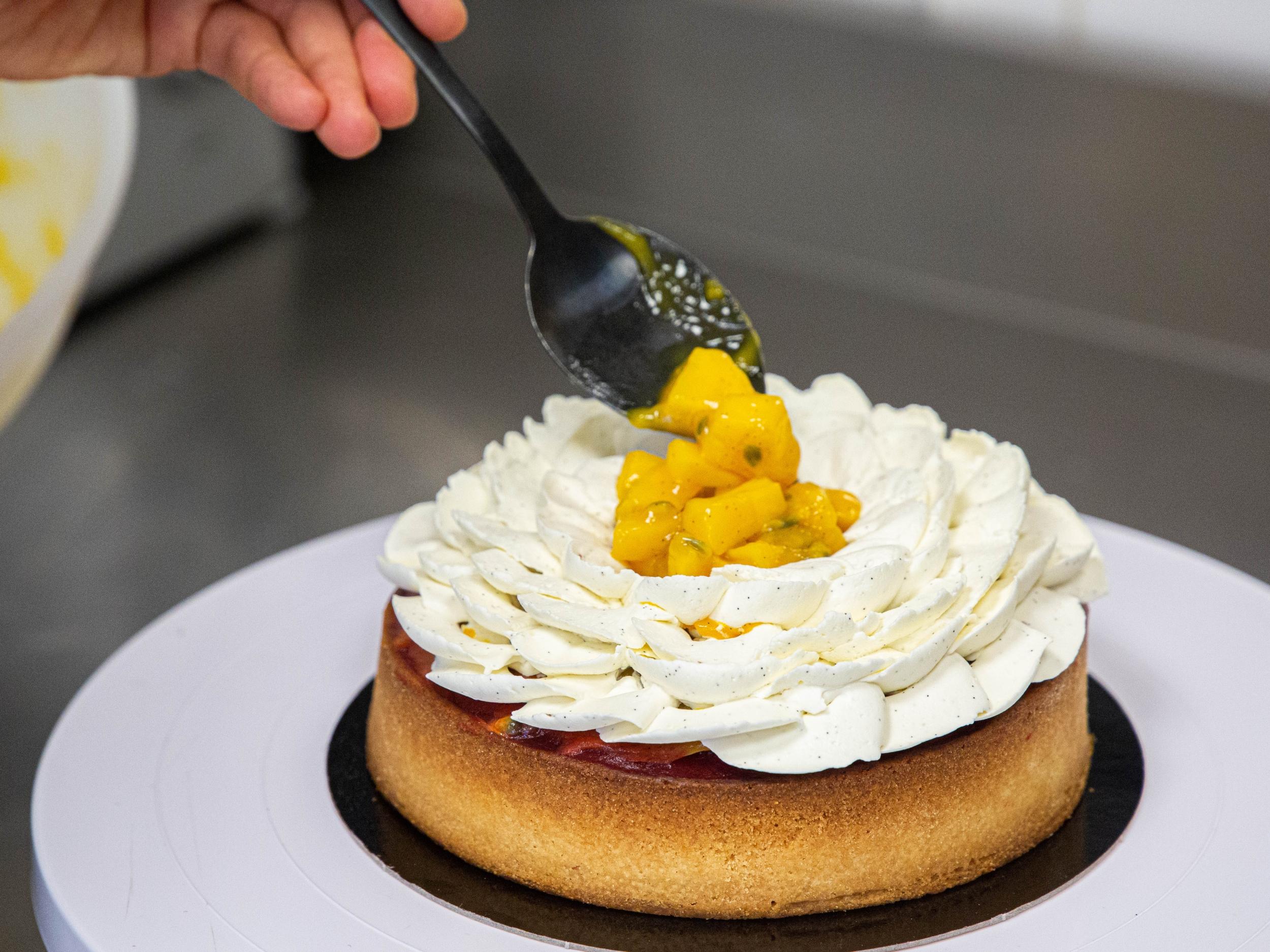 Réalisez une tarte pâtissière gourmande avec Chloé - Image n°7 - Wecandoo