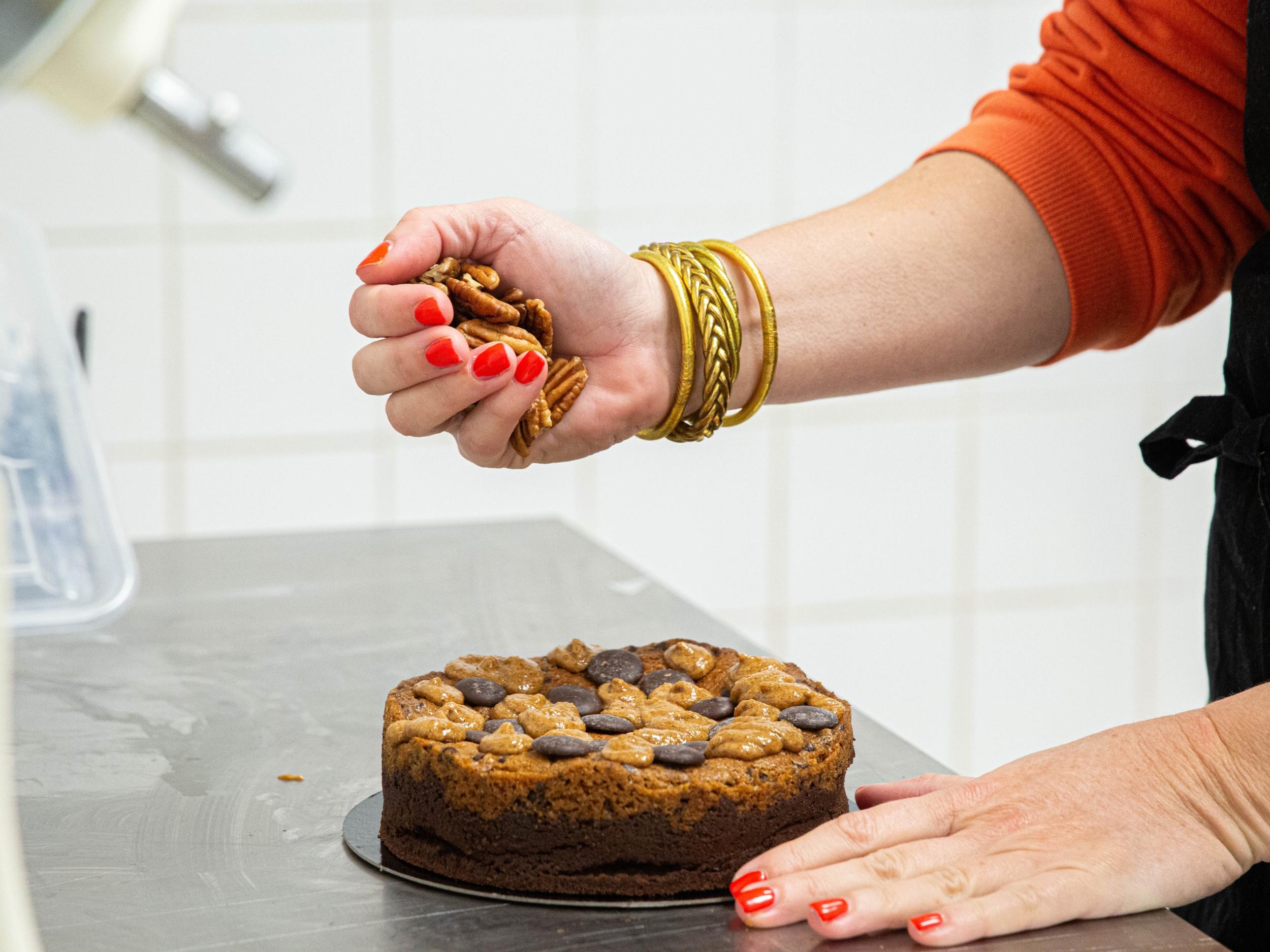Réalisez vos pâtisseries gourmandes à base de pâte à cookie avec Chloé - Image n°5 - Wecandoo