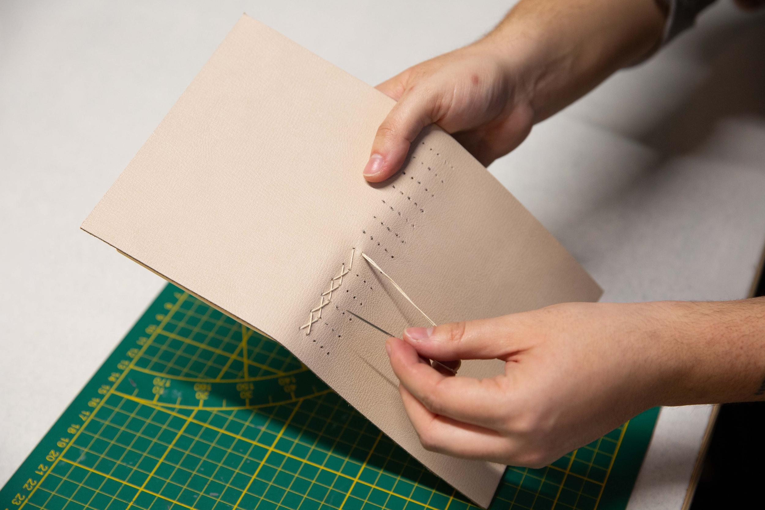 Confectionnez votre carnet en cuir et couture avec Soan - Image n°2 - Wecandoo