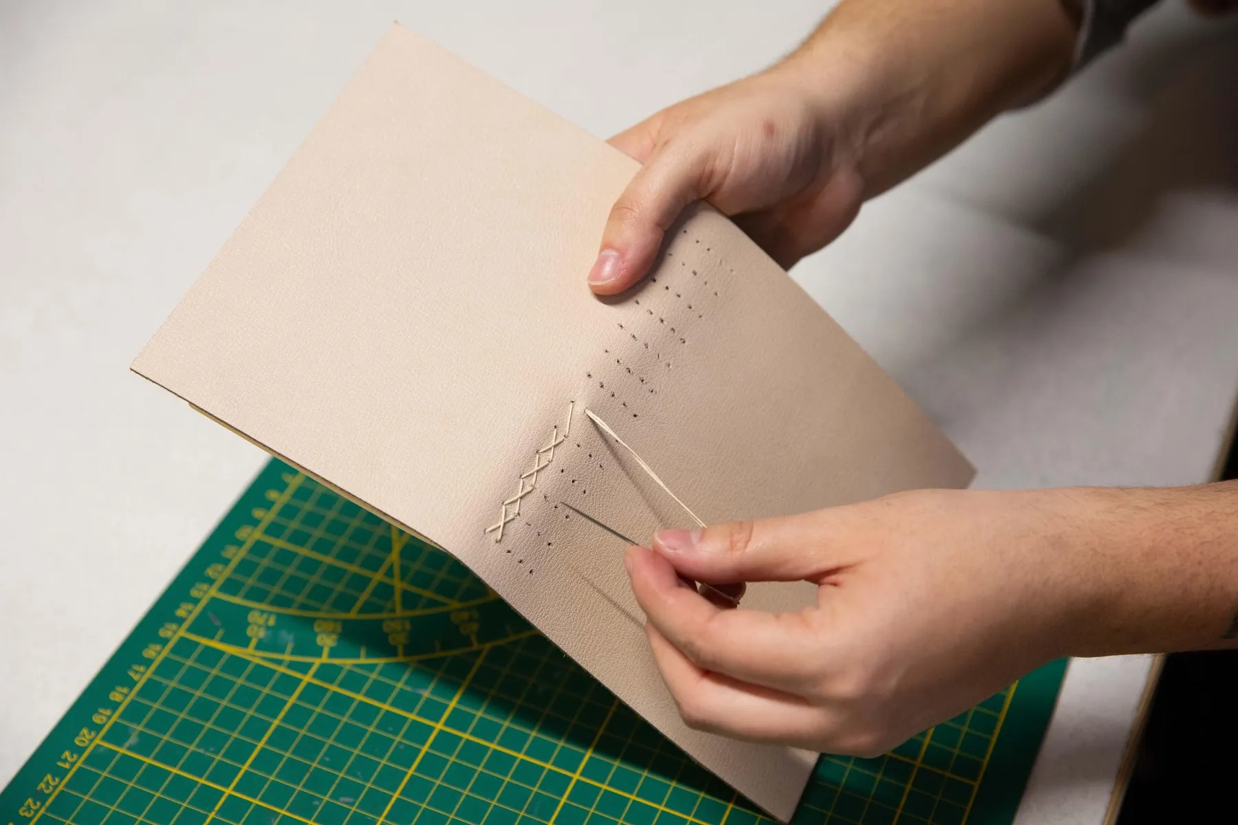 Confectionnez votre carnet en cuir et couture avec Soan - Afbeelding nr. 2 - Wecandoo