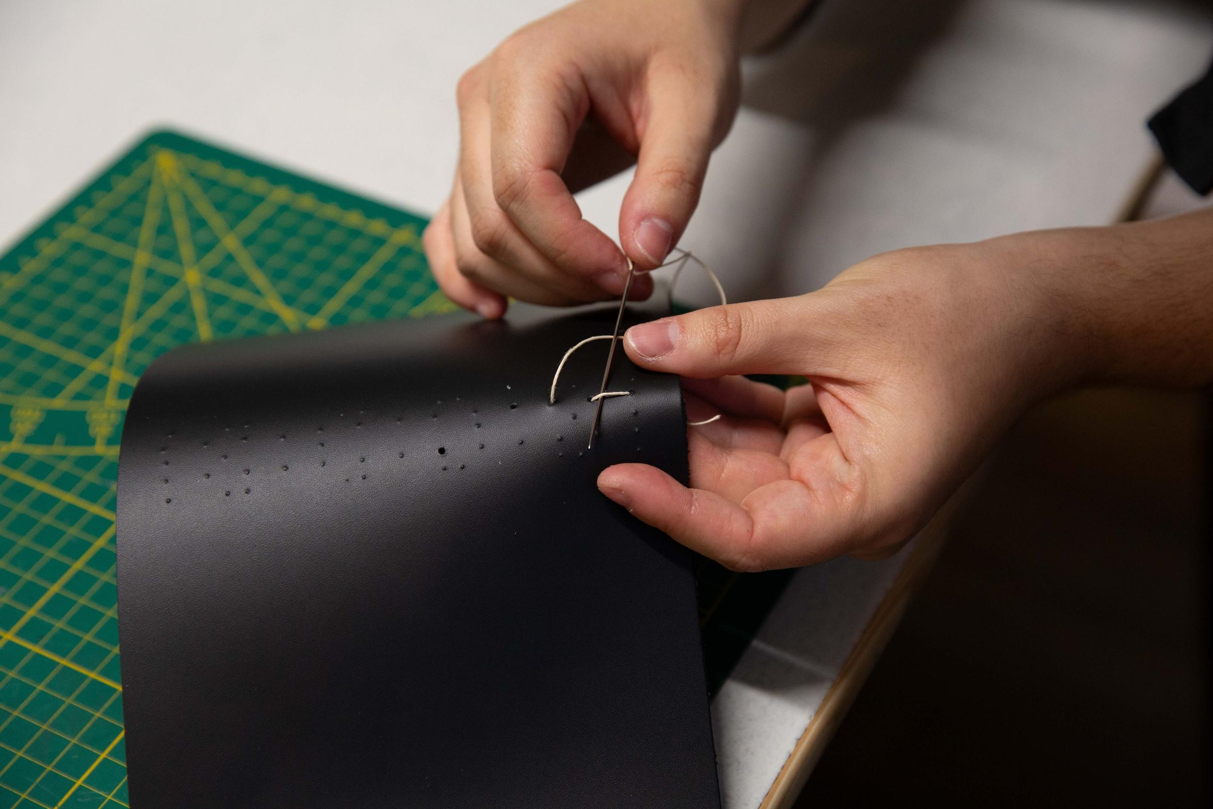 Confectionnez votre carnet en cuir et couture avec Soan - Image n°7 - Wecandoo