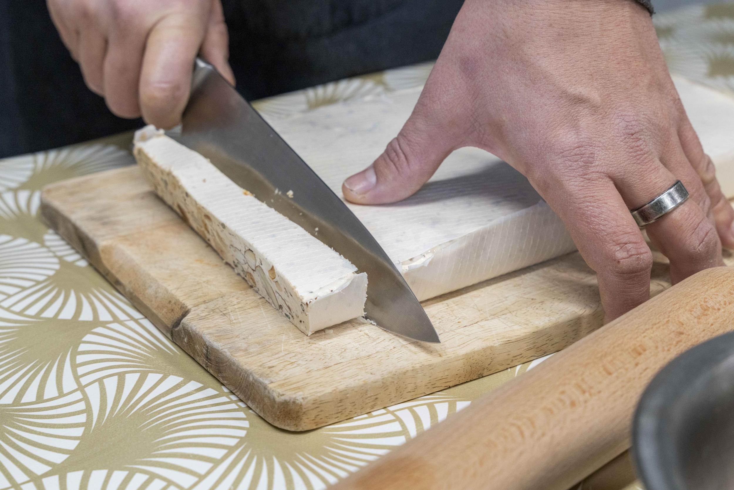 Réalisez vos nougats dans une miellerie avec Mélodie - Image n°6 - Wecandoo