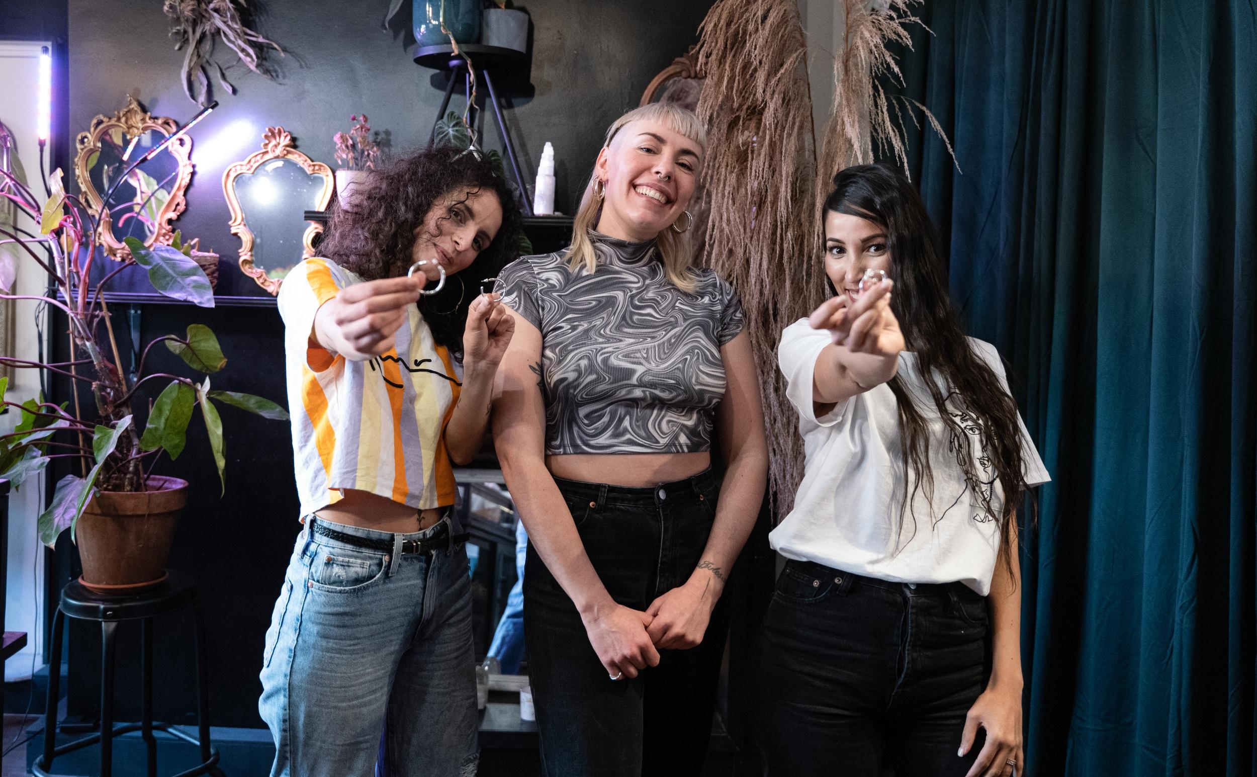 Créez votre paire de boucles d'oreilles en argent avec Jennyfer - Image n°9 - Wecandoo