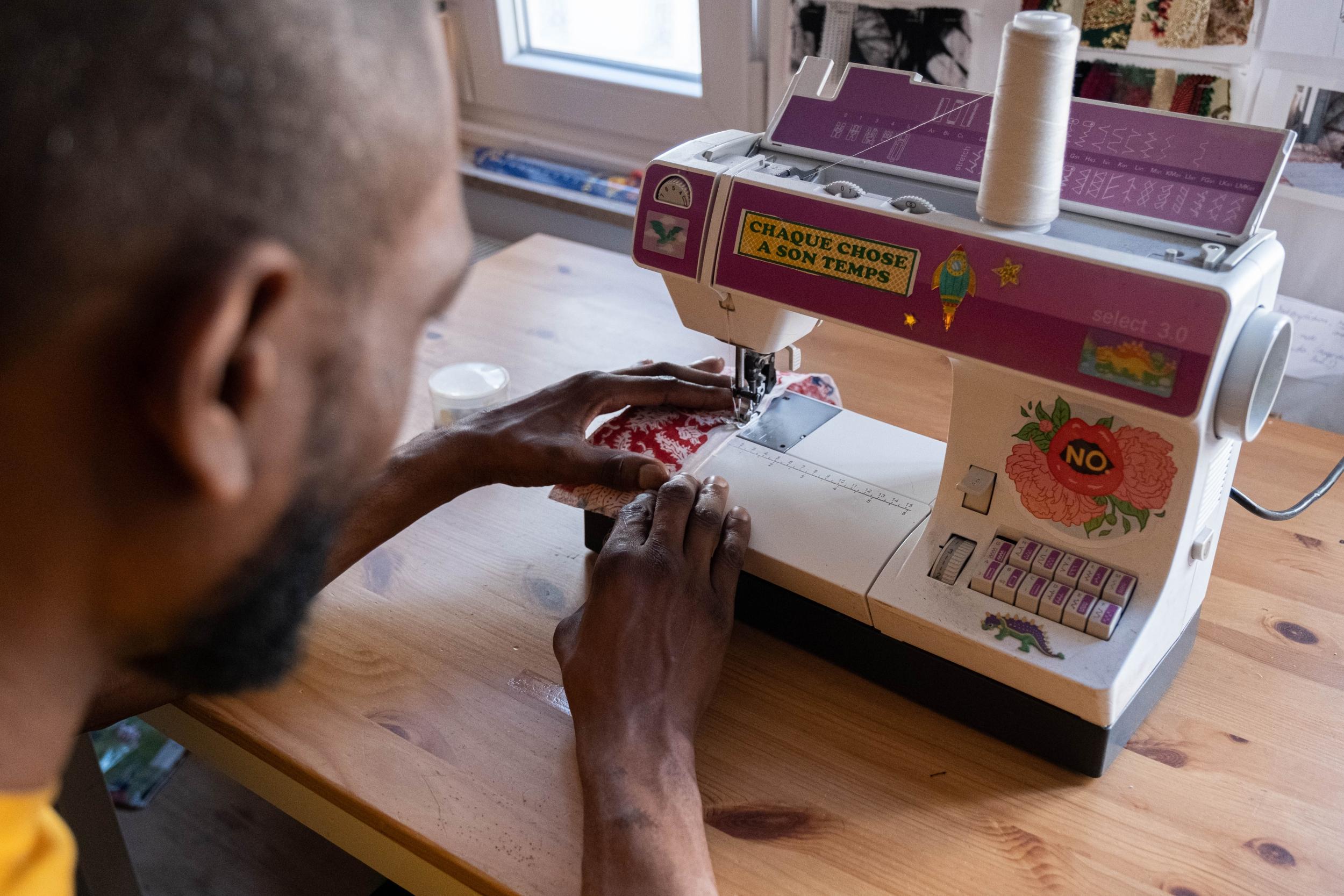 Découvrez la broderie expérimentale à la machine à coudre avec Julie - Image n°7 - Wecandoo