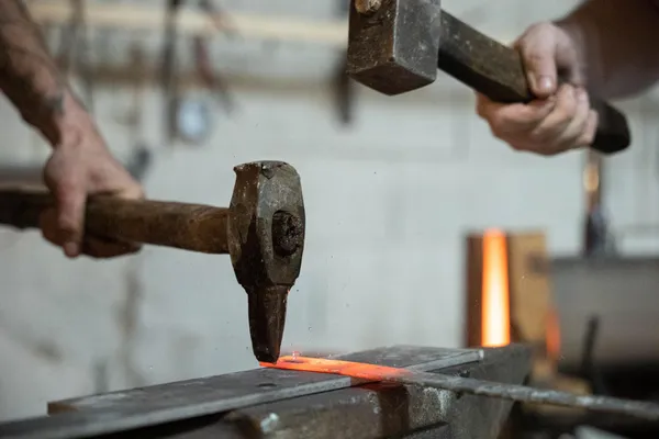 Forgez votre couteau droit sur une journée