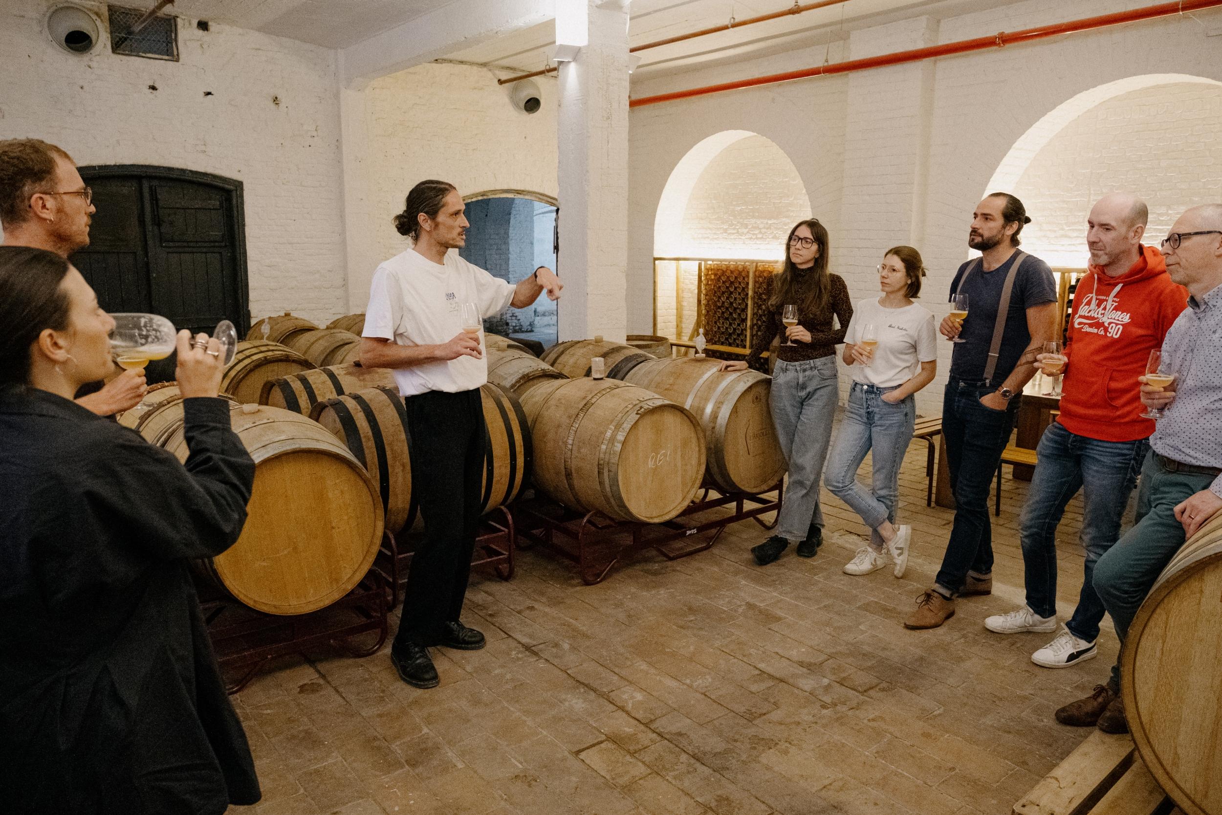 Dégustez des bières artisanales dans un chai urbain avec Alexis - Image n°9 - Wecandoo