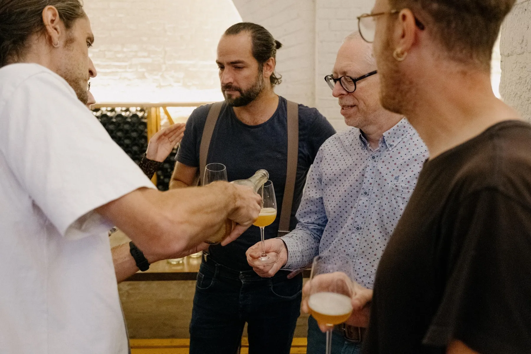 Dégustez des bières artisanales dans un chai urbain avec Alexis - Image n°2 - Wecandoo