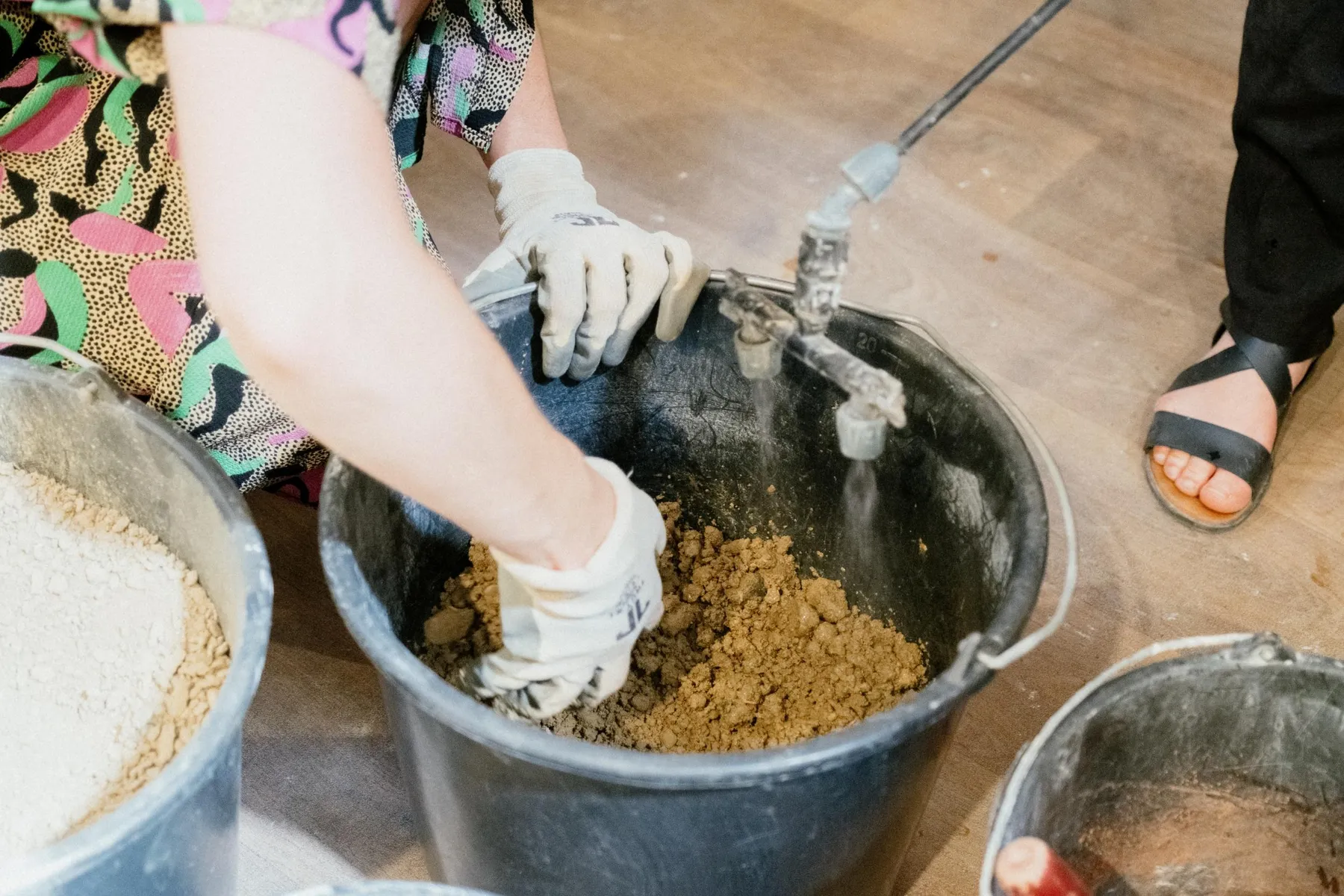 Fabriquez votre objet design en terre crue avec Sarah et Nina - Afbeelding nr. 3 - Wecandoo