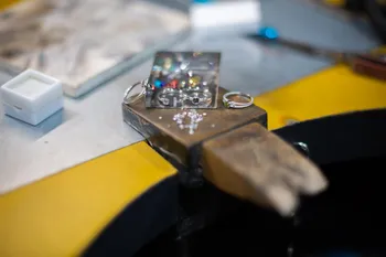 Créez votre bijou serti de diamants