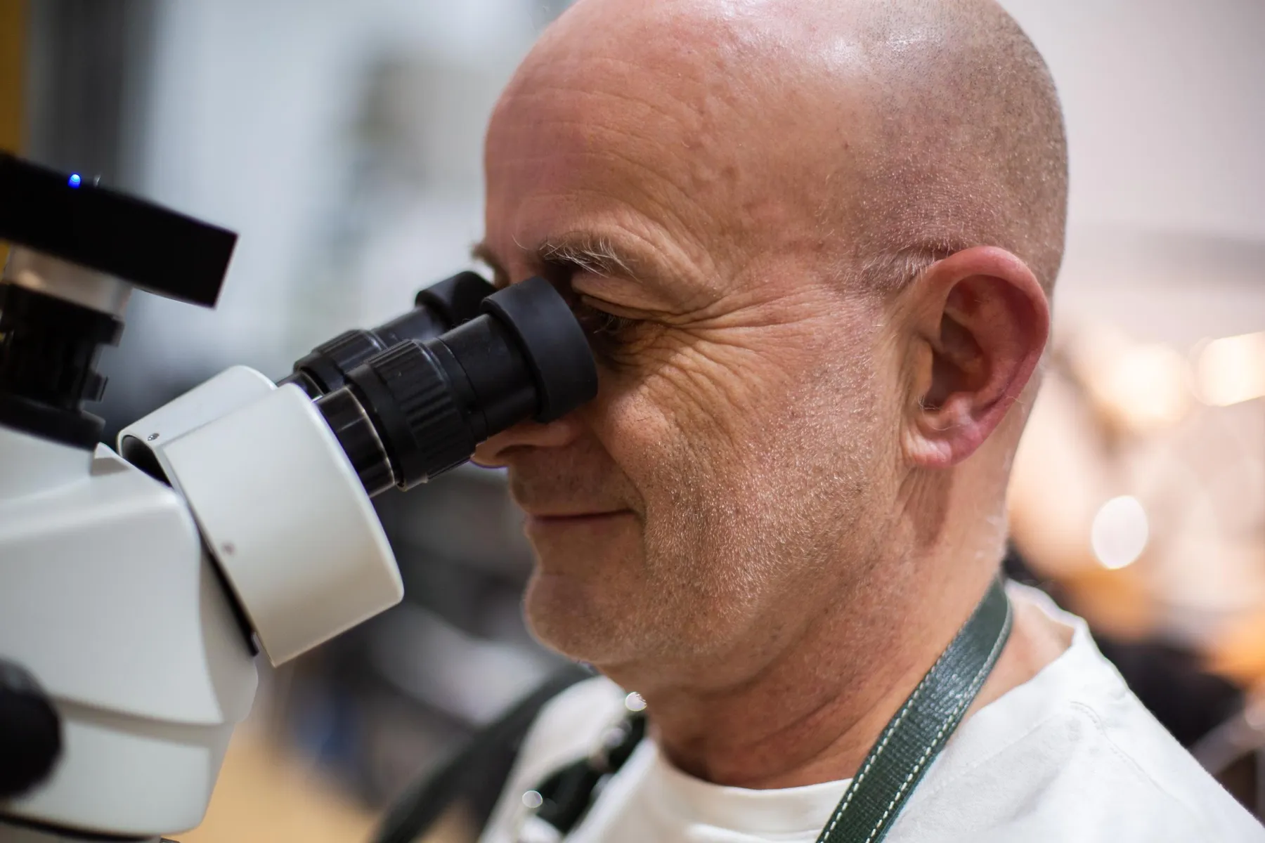 Créez votre bijou serti de diamants et de pierres fines avec Philippe - Image n°3 - Wecandoo