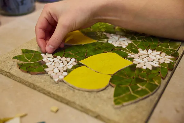 Réalisez votre œuvre en mosaïque avec Alexandra - Image n°5 - Wecandoo