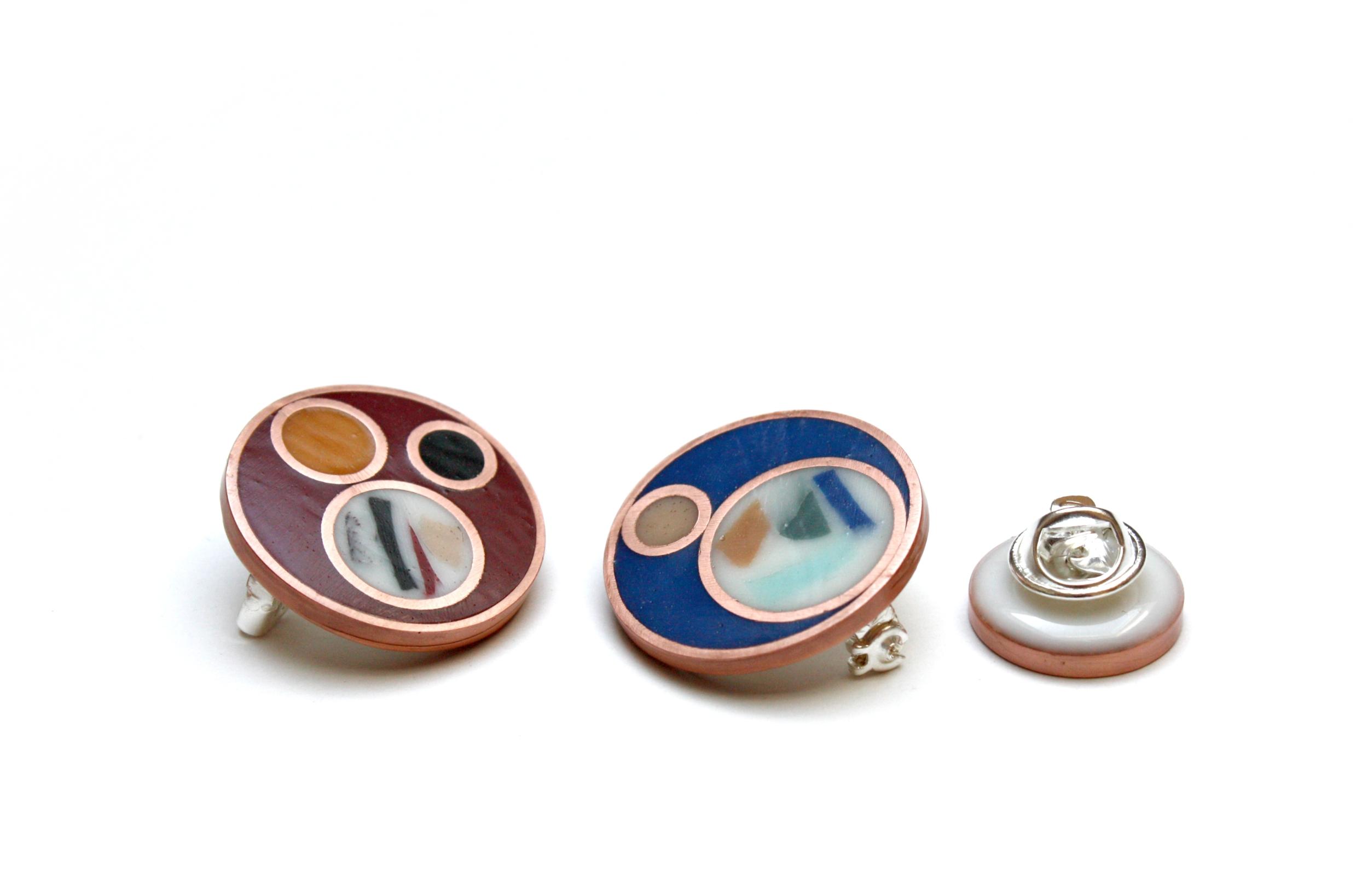 Fabriquez votre broche ou collier en résine colorée - Image n°8 - Wecandoo