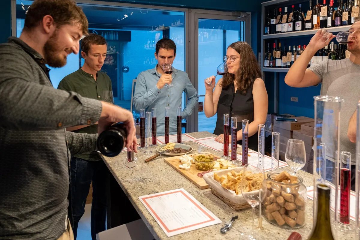 Assemblez vos bouteilles de vin en groupe