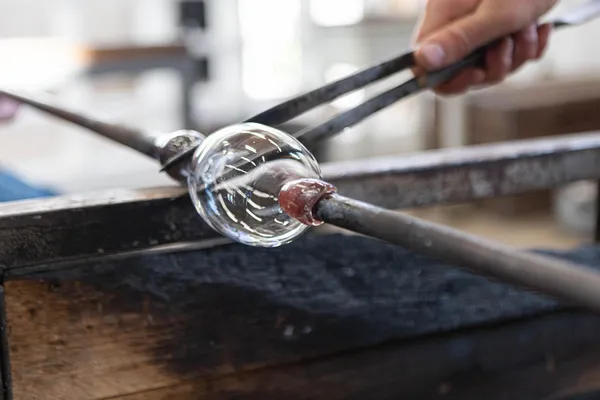 Découvrez le soufflage de verre