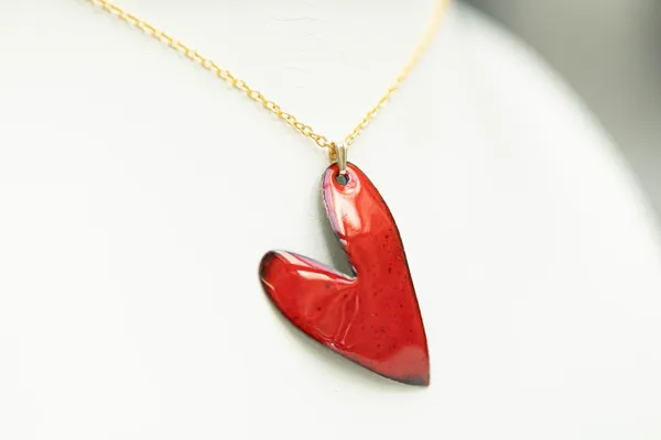 Créez votre collier pendentif en émaillage grand feu avec Patricia - Afbeelding nr. 1 - Wecandoo