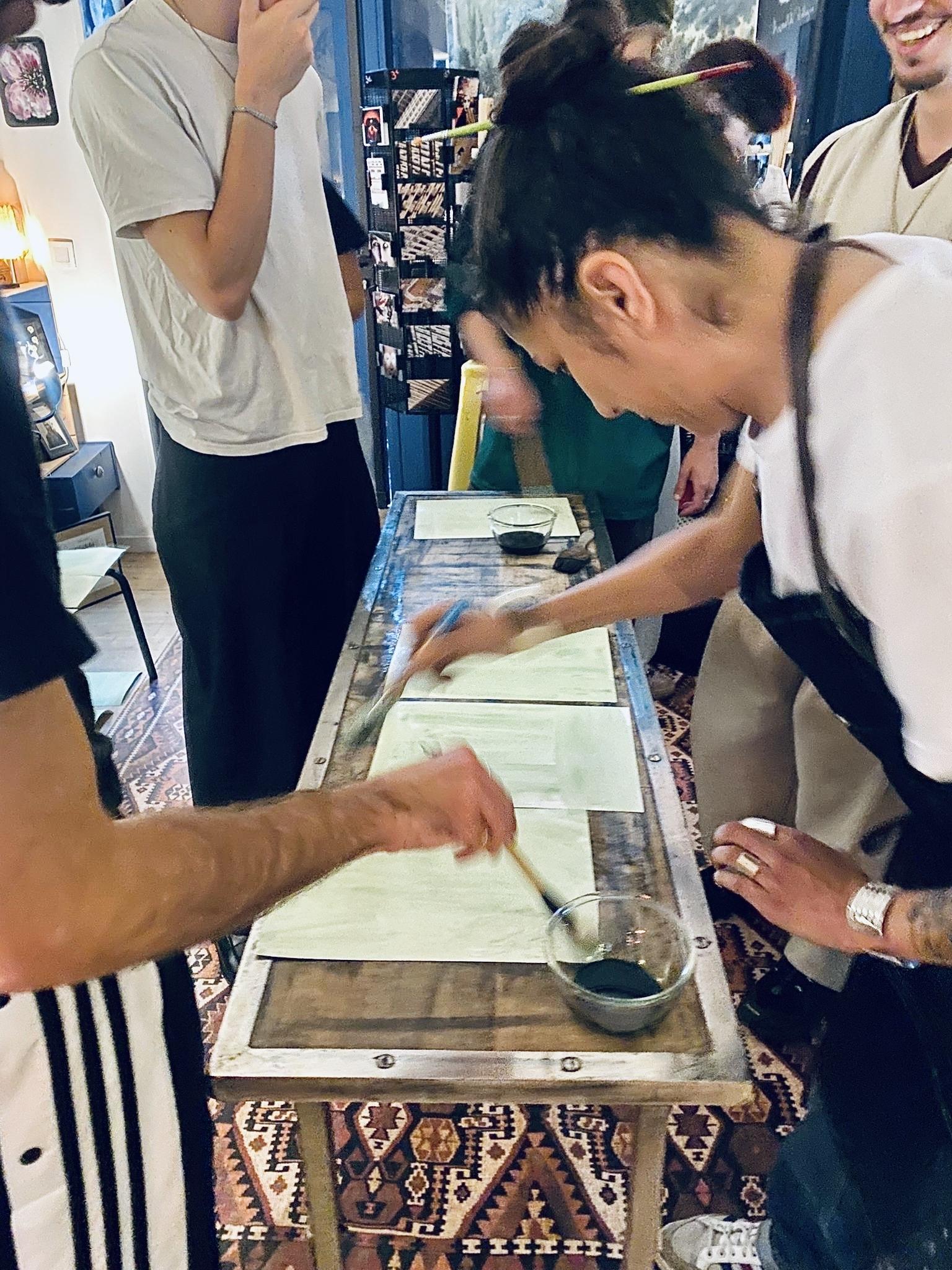 Créez vos œuvres en cyanotype autour d'un apéro avec Claire - Image n°9 - Wecandoo