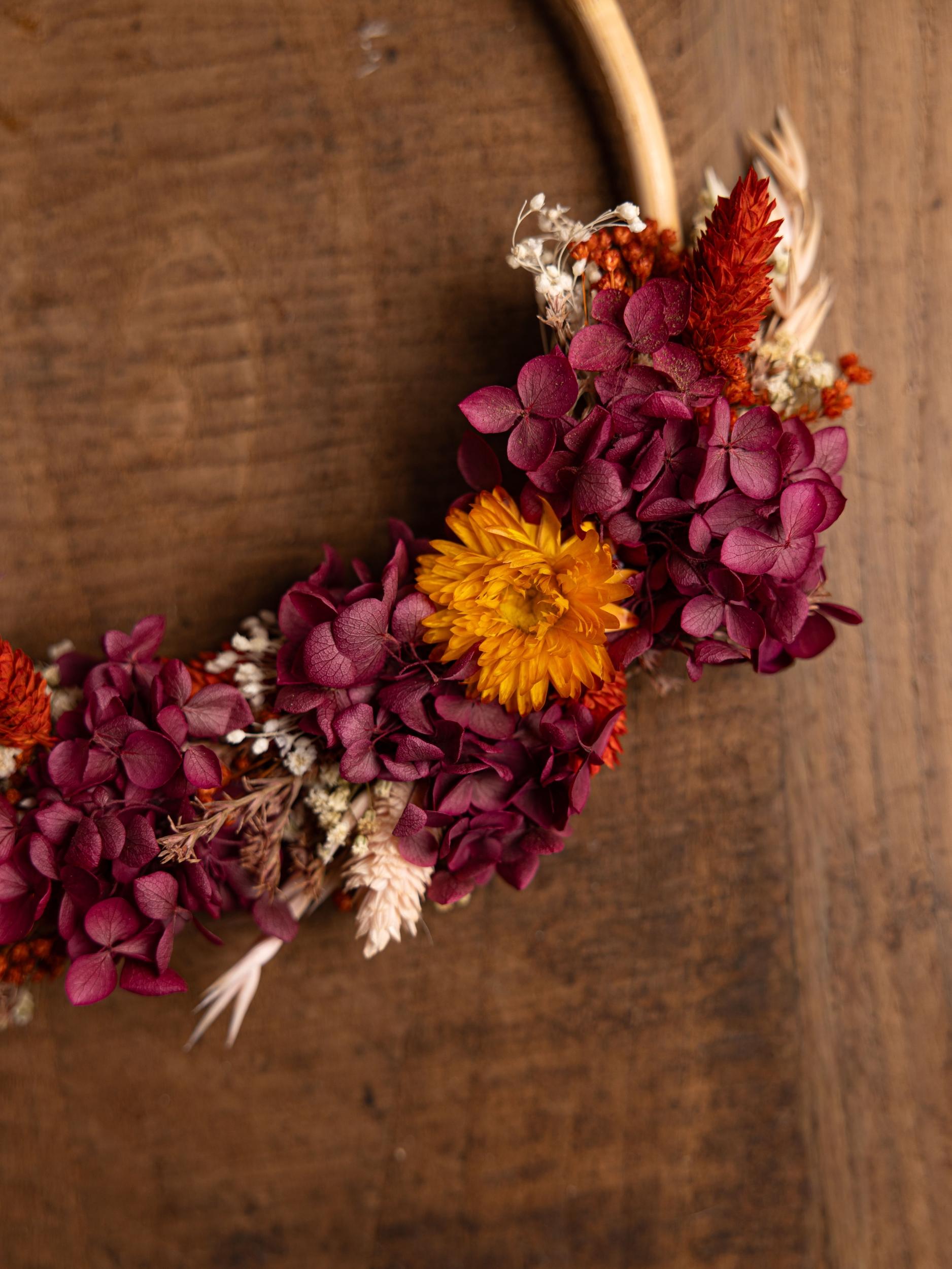 Réalisez votre couronne de fleurs séchées - Image n°3 - Wecandoo