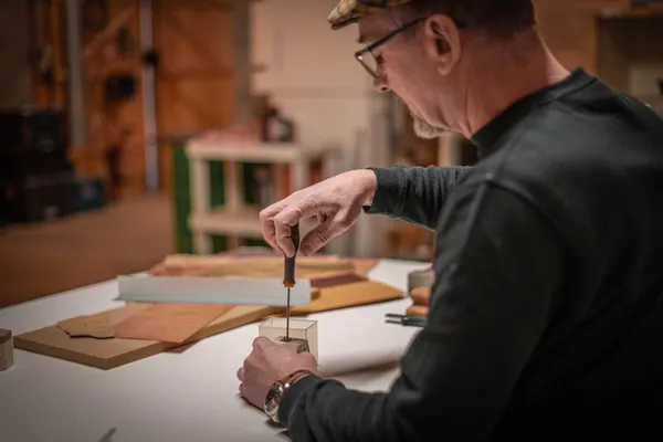 Initiez-vous à la marqueterie de bois avec David - Image n°3 - Wecandoo