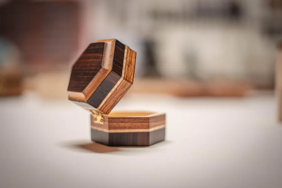 Initiez-vous à la marqueterie de bois avec David - Image n°1 - Wecandoo