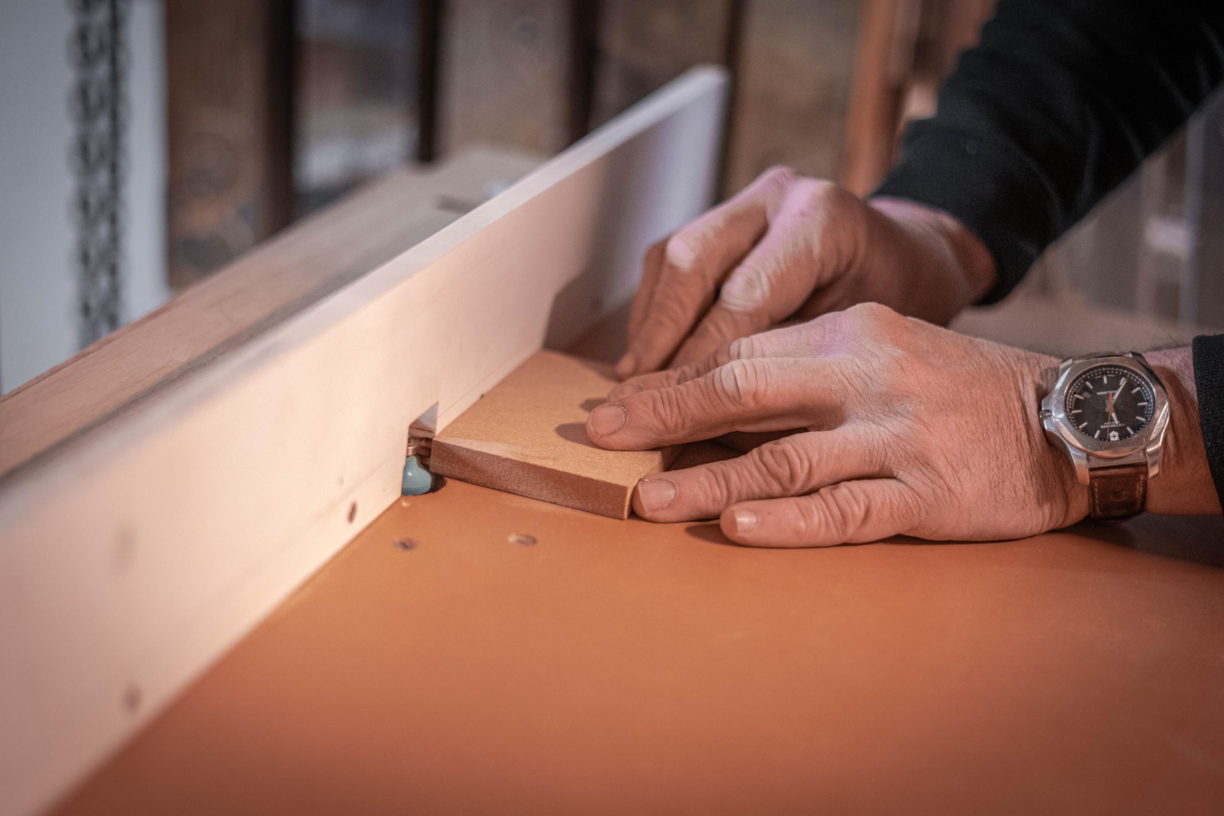Réalisez votre parure de bureau en marqueterie de bois avec David - Image n°8 - Wecandoo