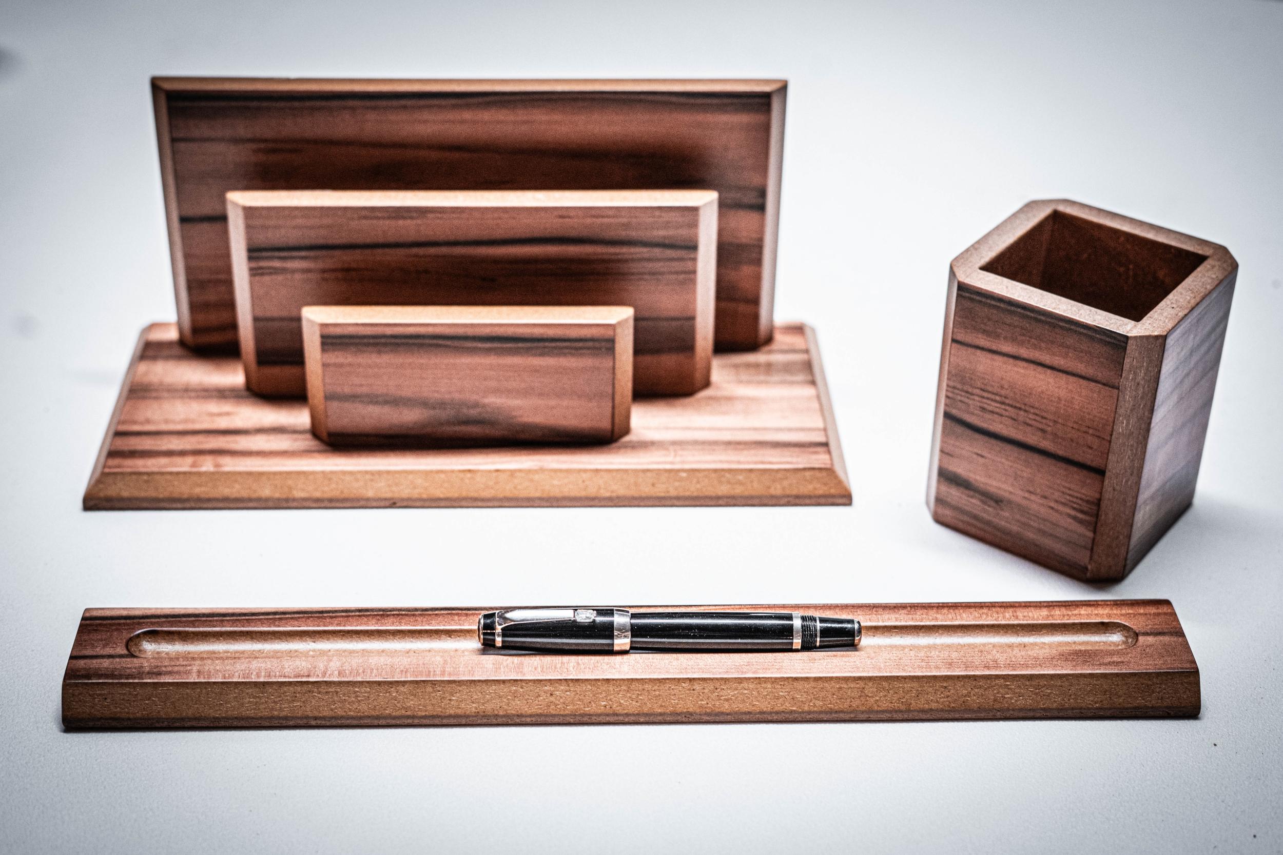 Réalisez votre parure de bureau en marqueterie de bois avec David - Image n°1 - Wecandoo