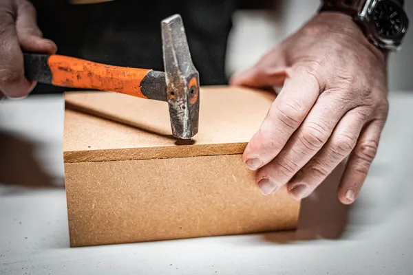 Fabriquez votre lampe Edison au design soigné sur une journée avec David - Image n°2 - Wecandoo