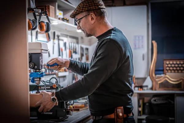 Fabriquez votre lampe Edison au design soigné sur une journée avec David - Image n°4 - Wecandoo