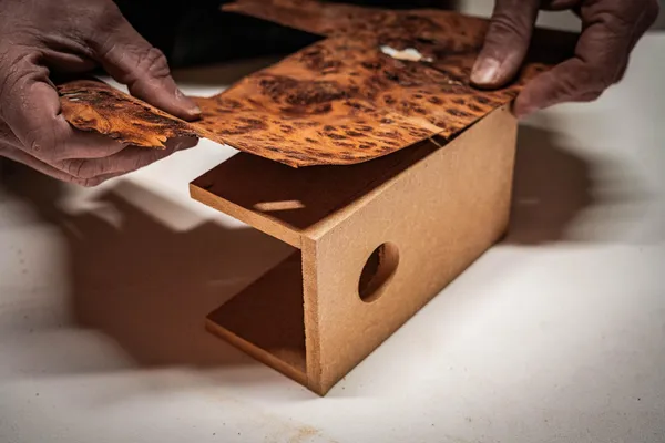 Fabriquez votre lampe Edison au design soigné sur une journée avec David - Image n°3 - Wecandoo