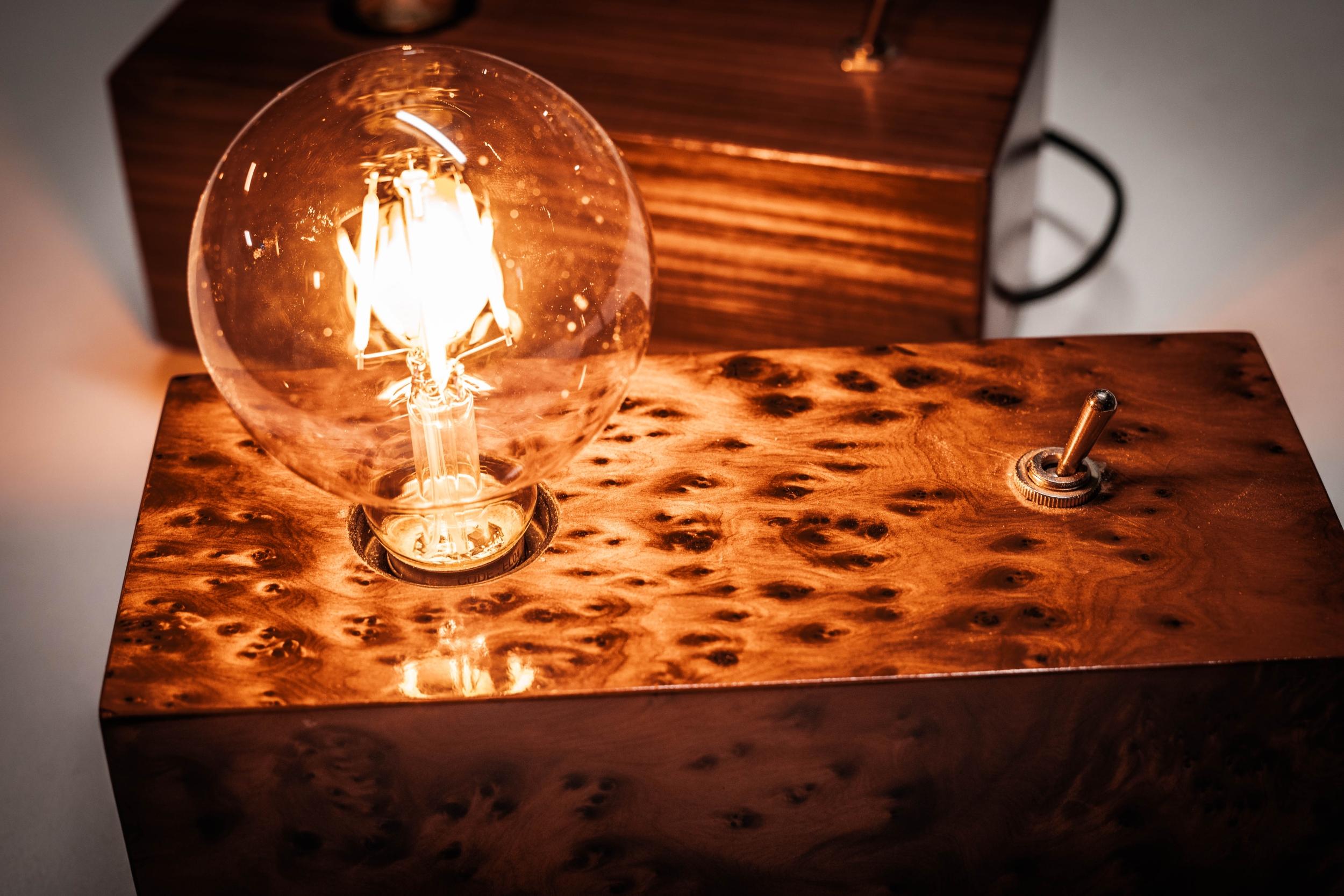 Fabriquez votre lampe Edison au design soigné sur une journée avec David - Image n°10 - Wecandoo