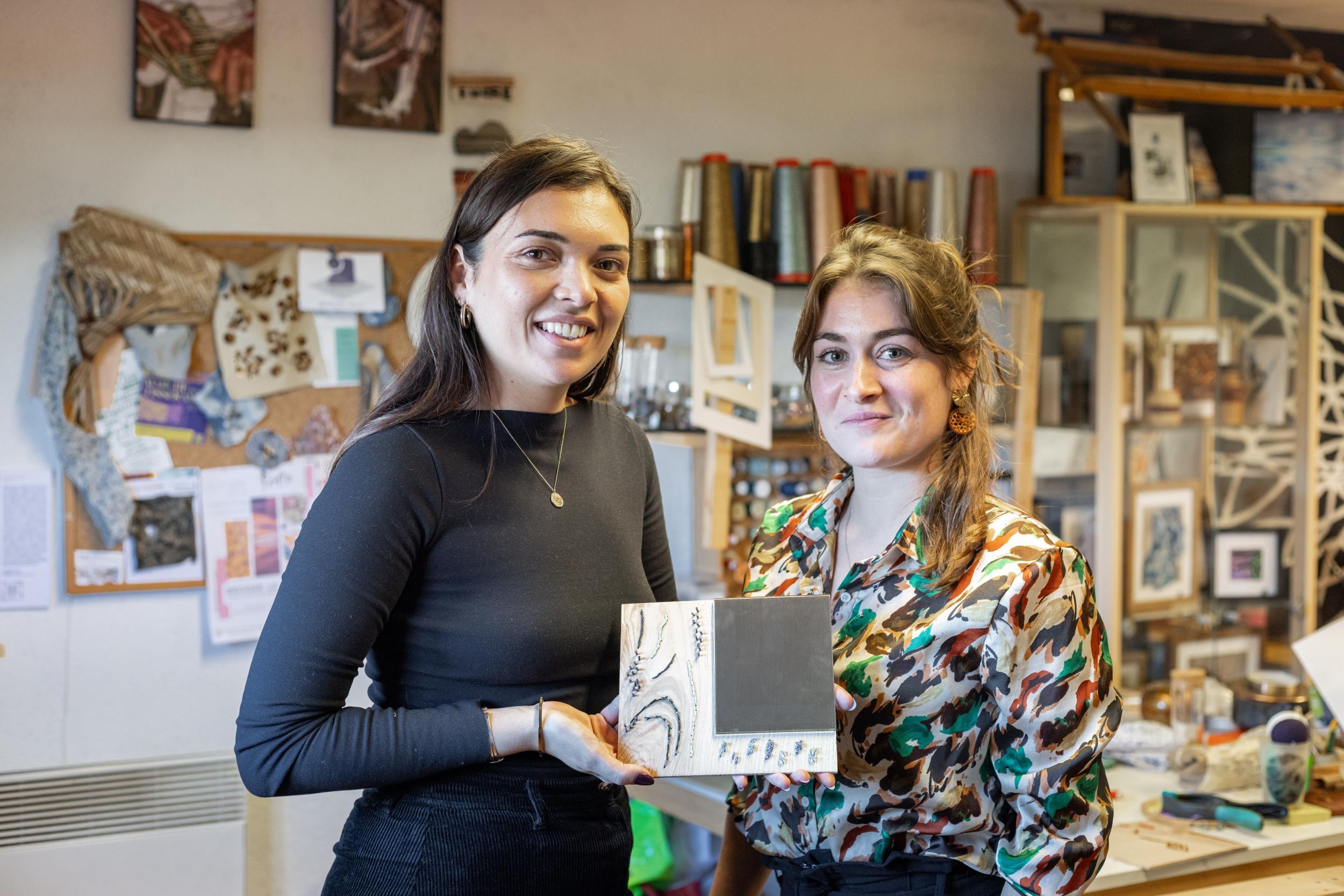 Créez votre objet décoratif unique avec miroir et broderie d'art - Image n°2 - Wecandoo