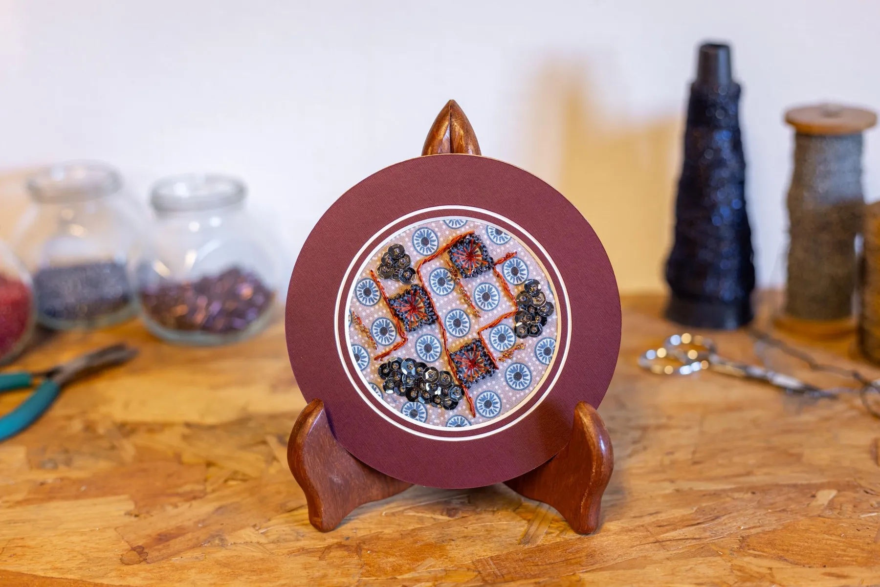 Réalisez votre cadre rond brodé sur métier à broder avec Éloïse - Image n°1 - Wecandoo