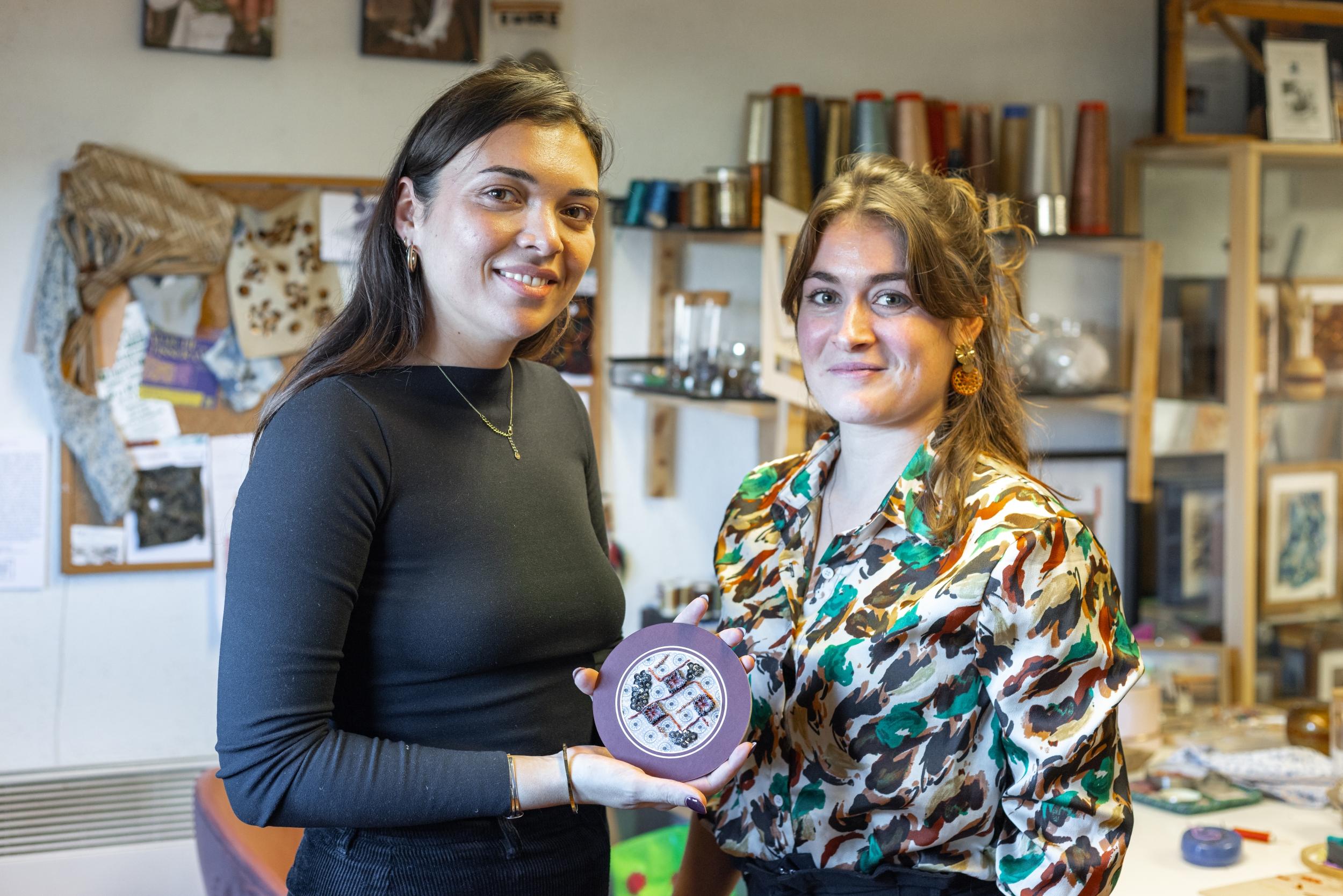 Réalisez votre cadre rond brodé sur métier à broder avec Éloïse - Image n°5 - Wecandoo