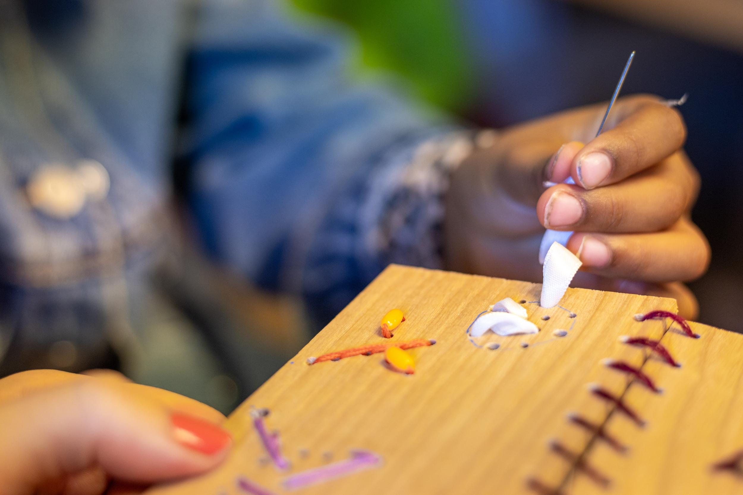 Découvre la broderie d'art avec Éloïse - Image n°7 - Wecandoo