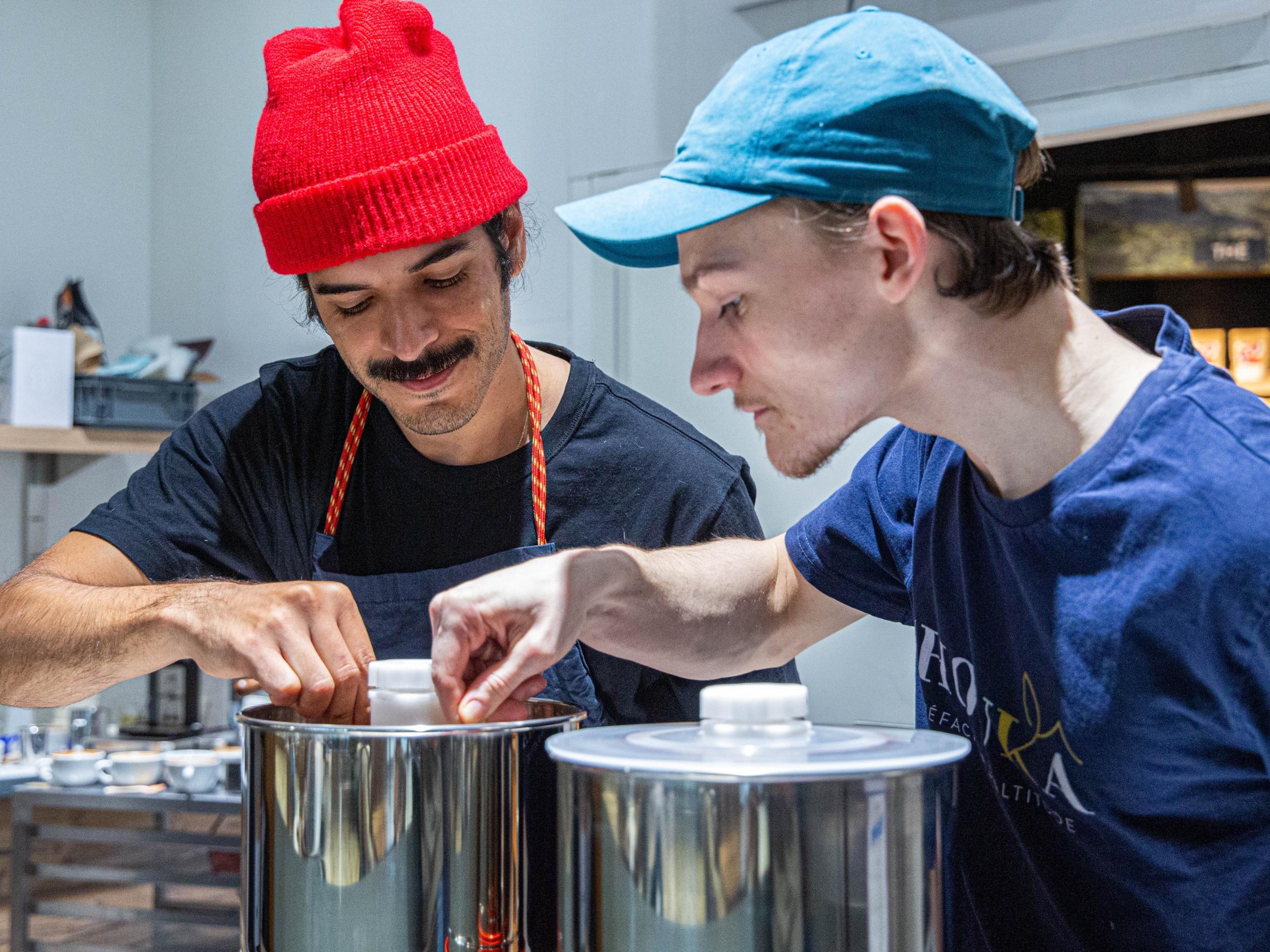 Apprenez à faire votre chocolat bean to bar avec Erick - Image n°5 - Wecandoo