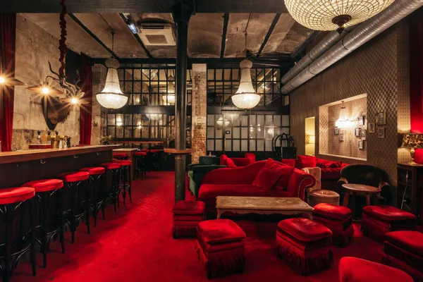 Réalisez trois grands cocktails emblématiques dans un speakeasy avec Raphaël et son équipe - Image n°2 - Wecandoo