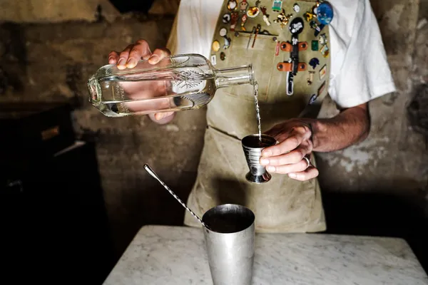 Découvrez tout sur vos spiritueux préférés au sein d'un speakeasy avec Raphaël et son équipe - Image n°2 - Wecandoo