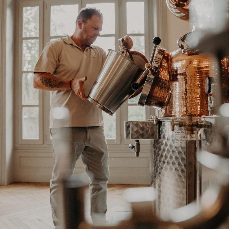 Créez votre gin sur-mesure en duo avec Cyril - Image n°8 - Wecandoo