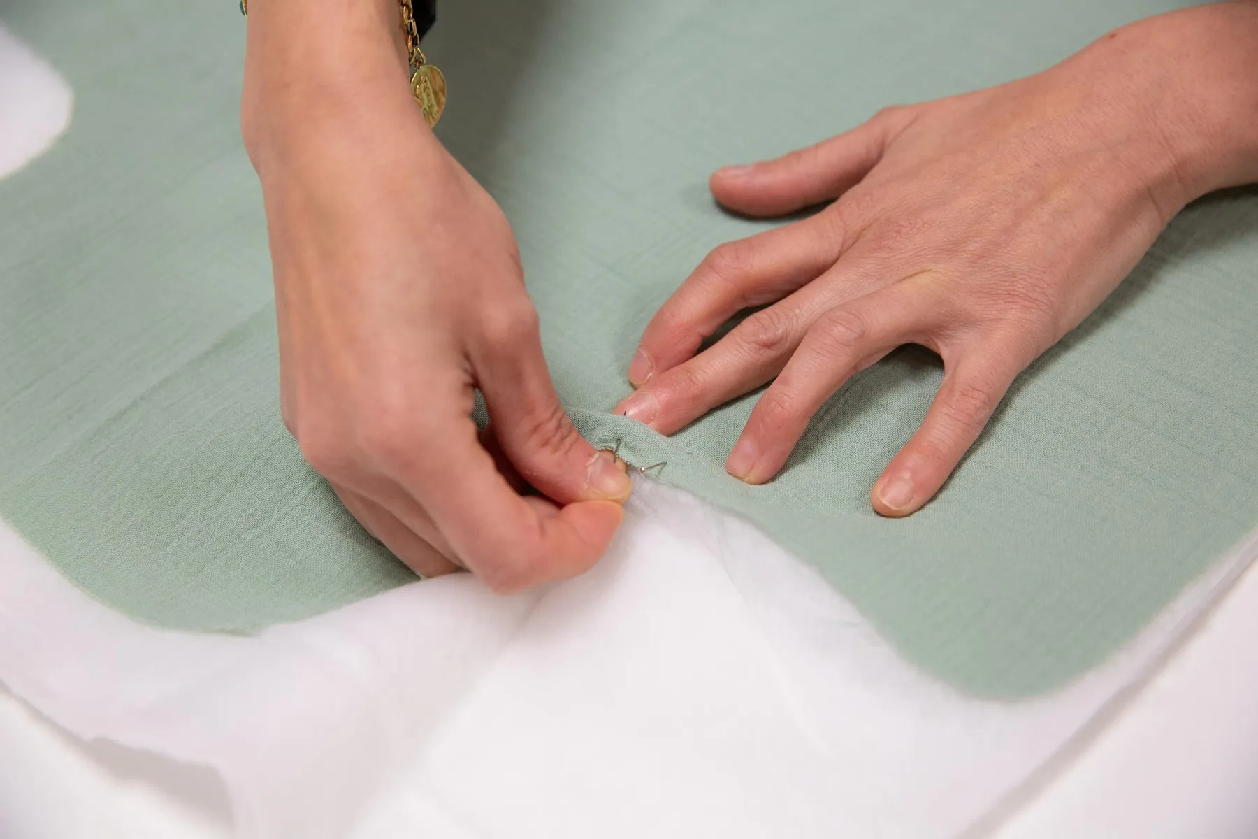 Confectionnez votre tapis à langer nomade en coton bio avec Charlotte - Afbeelding nr. 1 - Wecandoo