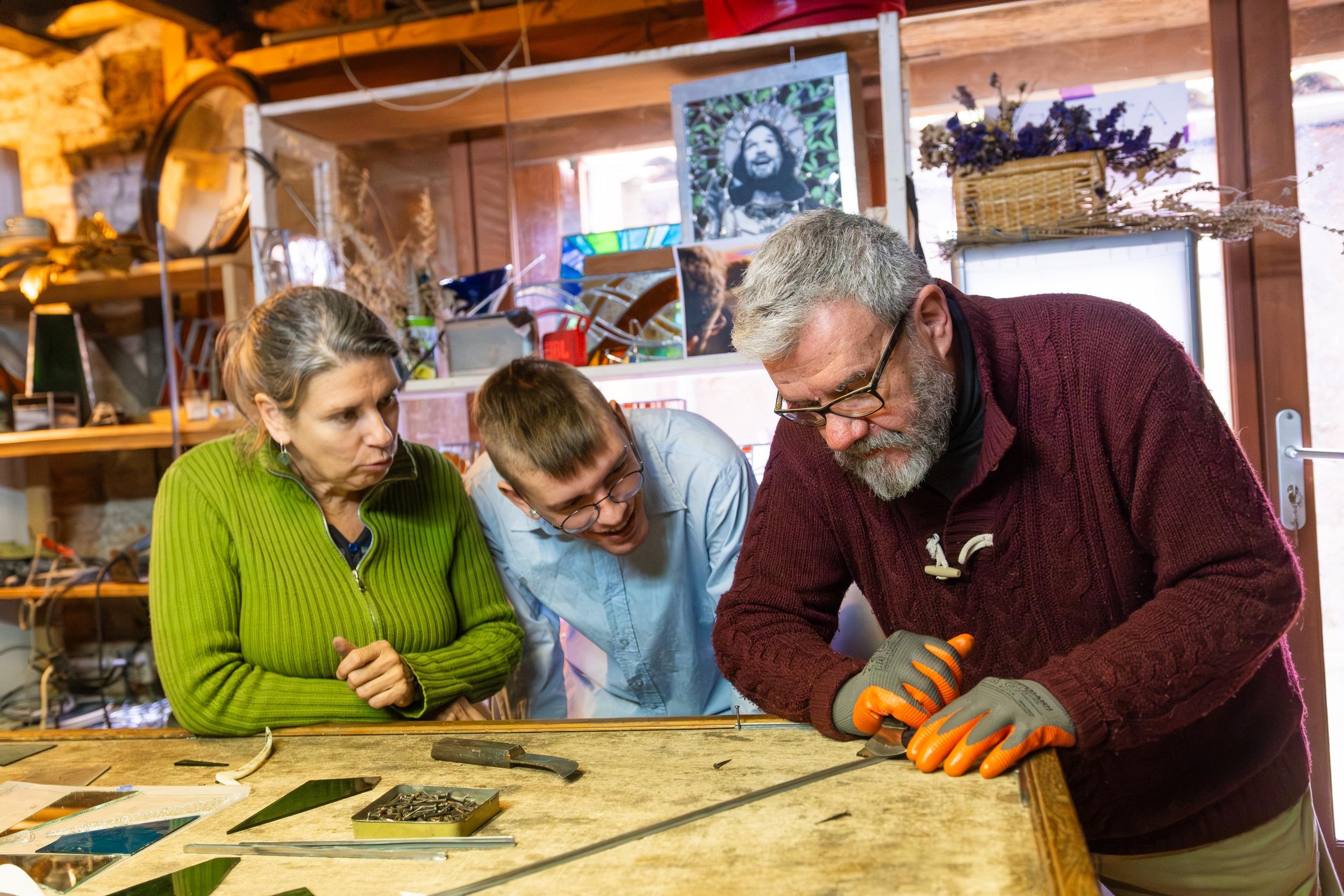 Découvrez la technique du vitrail sur une journée avec Corinne - Image n°3 - Wecandoo