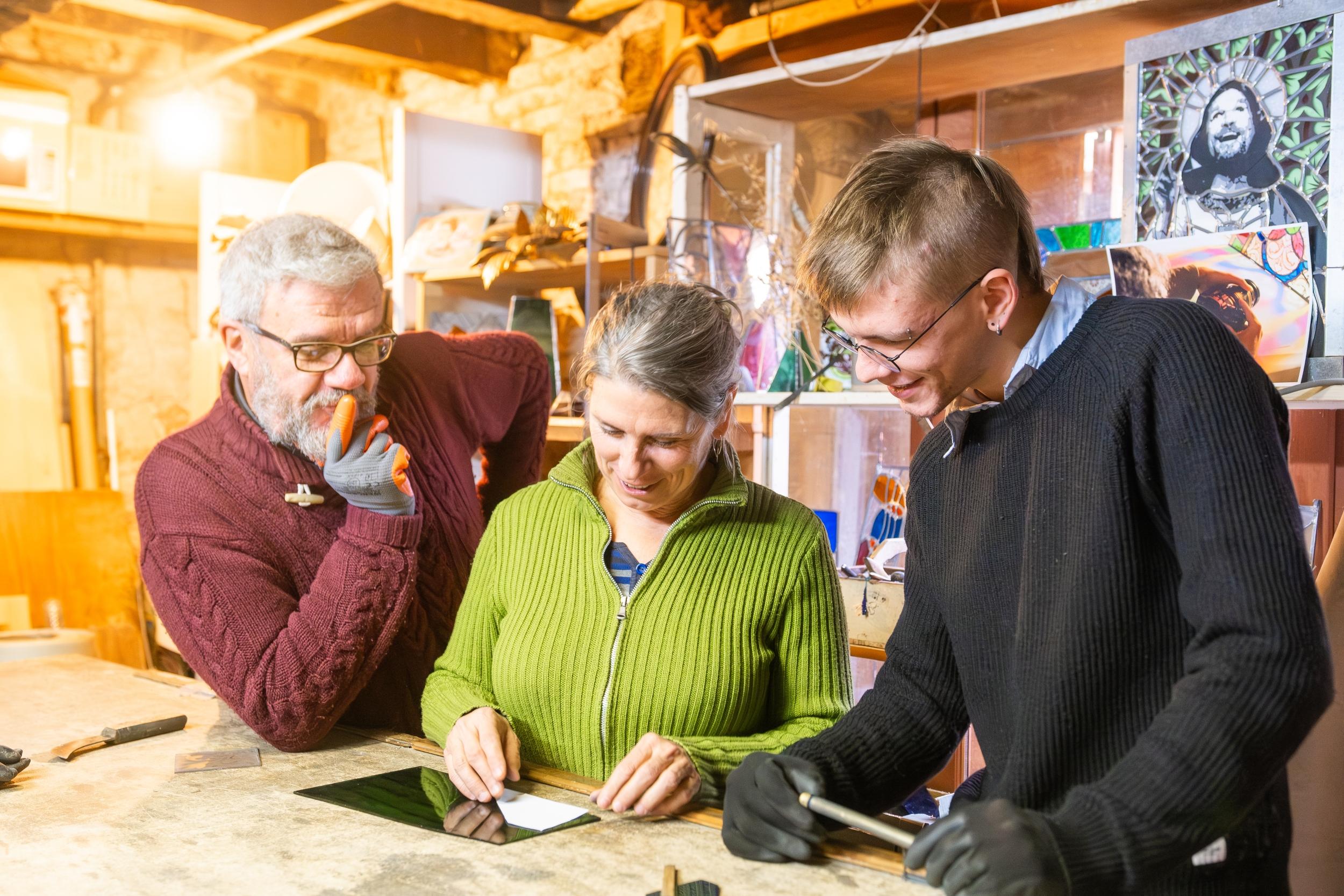 Découvrez la technique du vitrail sur une journée avec Corinne - Image n°6 - Wecandoo