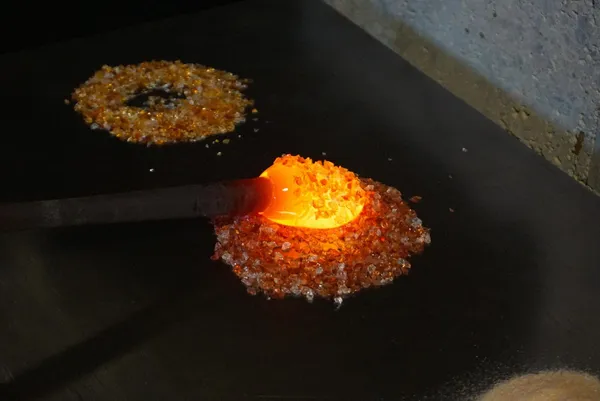 Créez votre décoration en verre soufflé avec Simon et son équipe - Image n°3 - Wecandoo