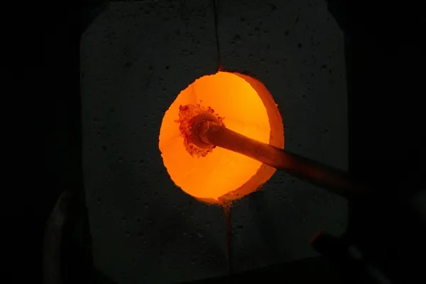 Créez votre décoration en verre soufflé avec Simon et son équipe - Image n°5 - Wecandoo