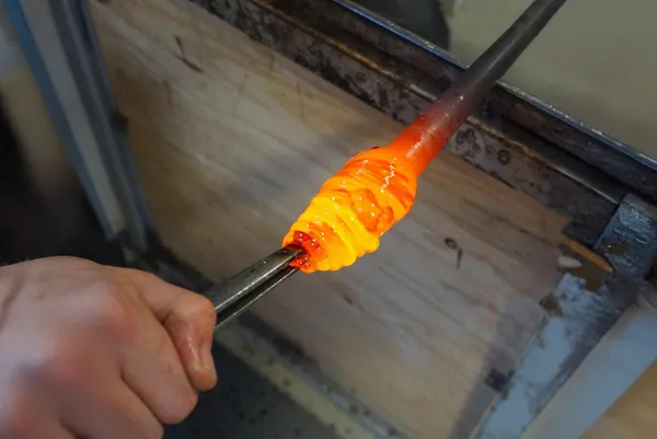 Créez votre décoration en verre soufflé avec Simon et son équipe - Image n°4 - Wecandoo