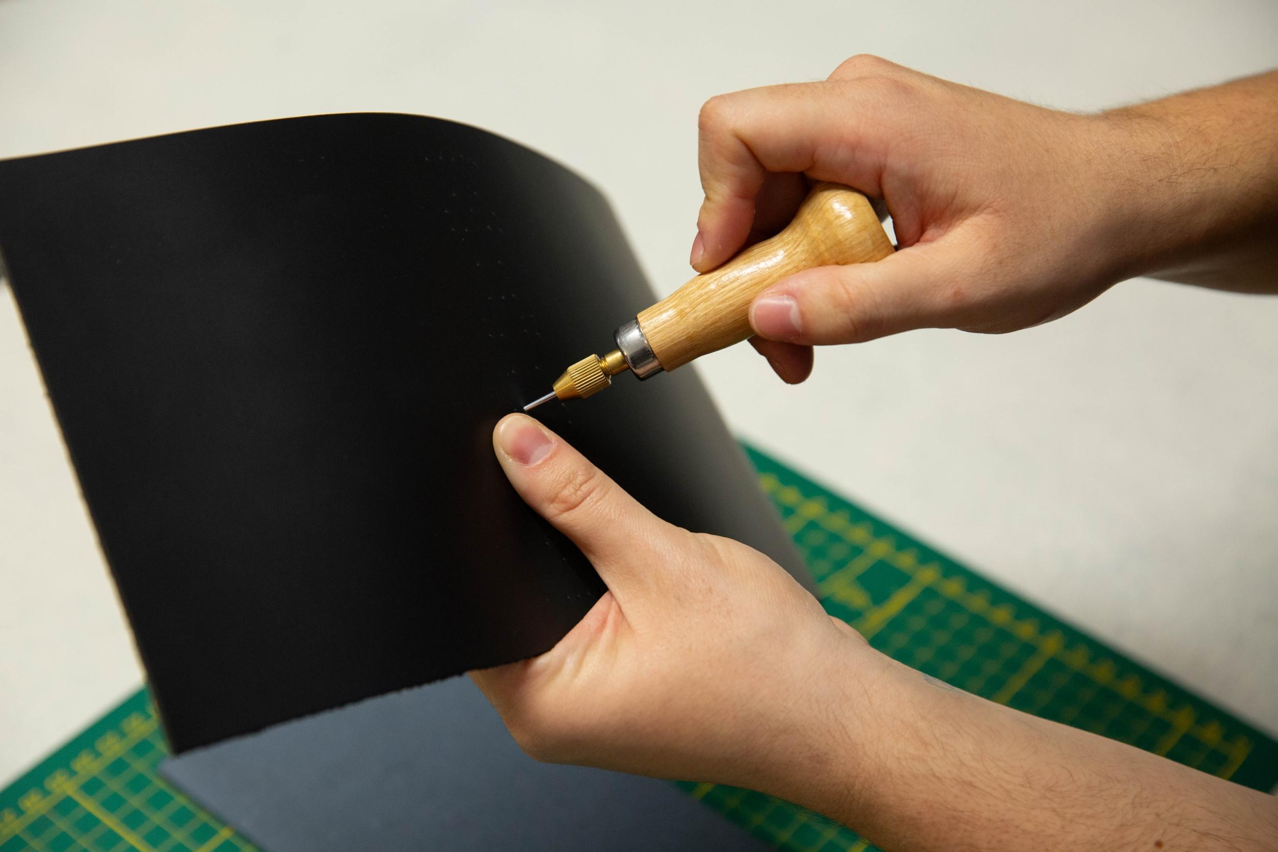 Confectionnez votre carnet en cuir et couture avec Soan - Image n°10 - Wecandoo